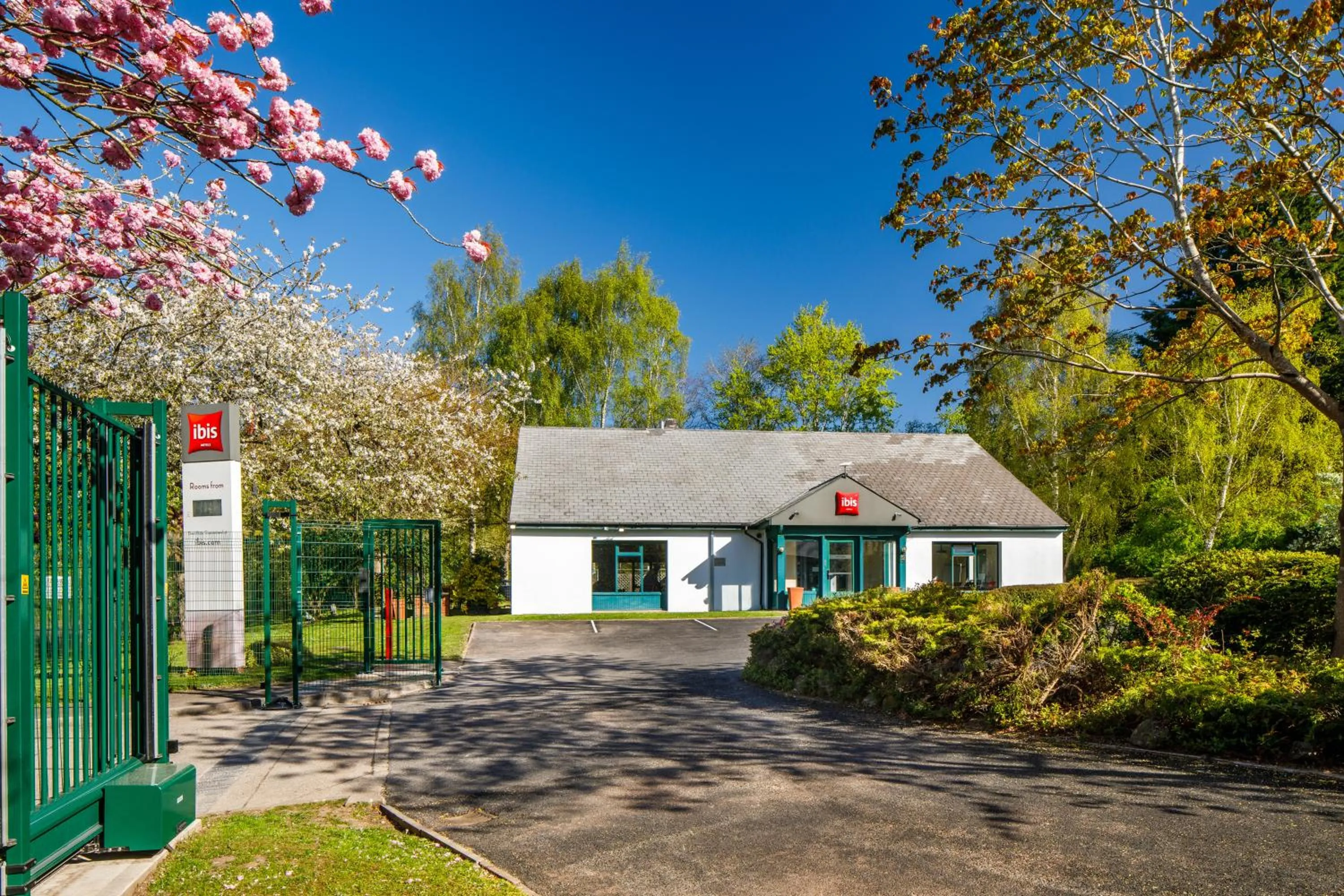 Facade/entrance in ibis Coventry South