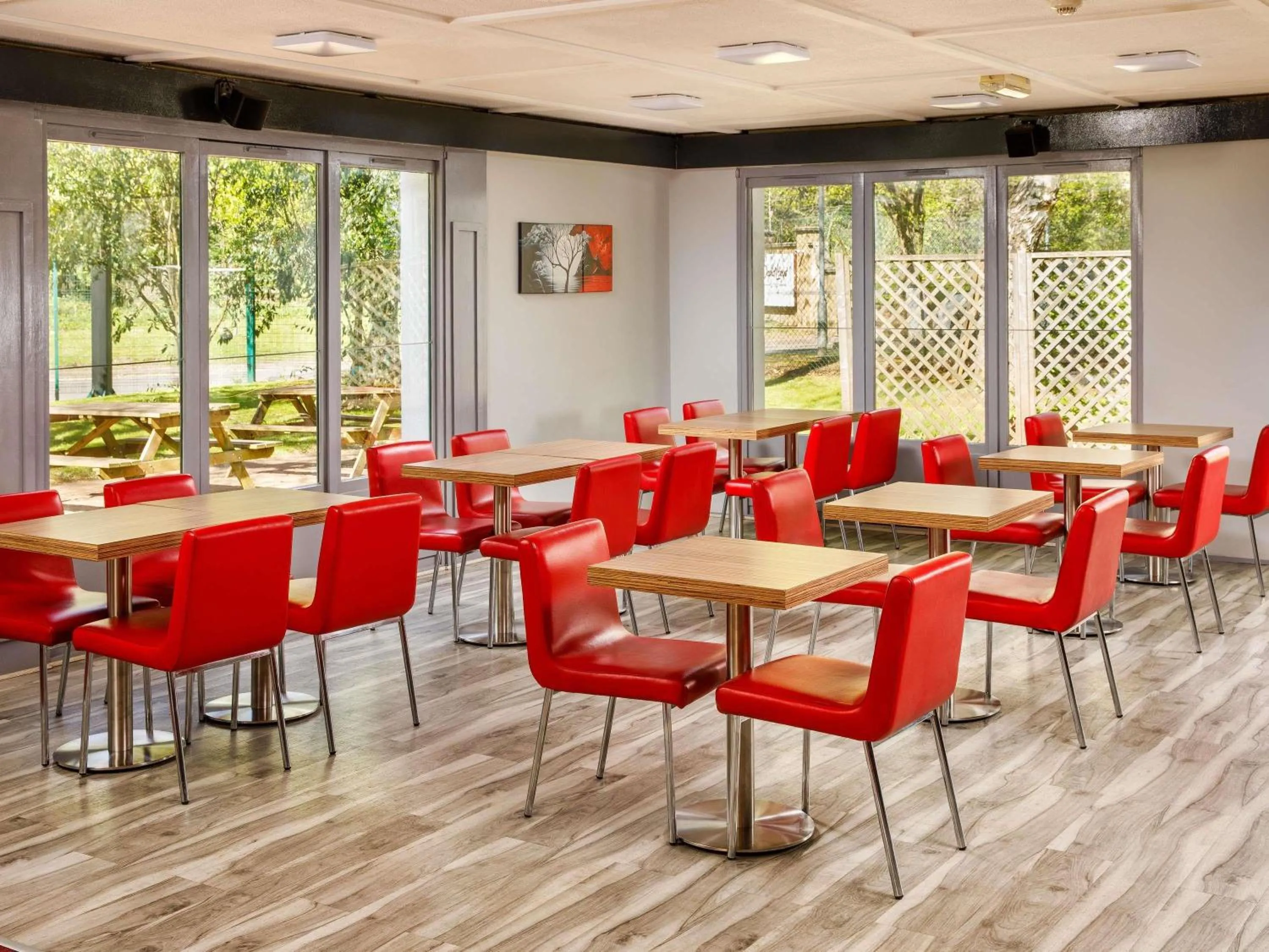 Restaurant/places to eat in ibis Coventry South