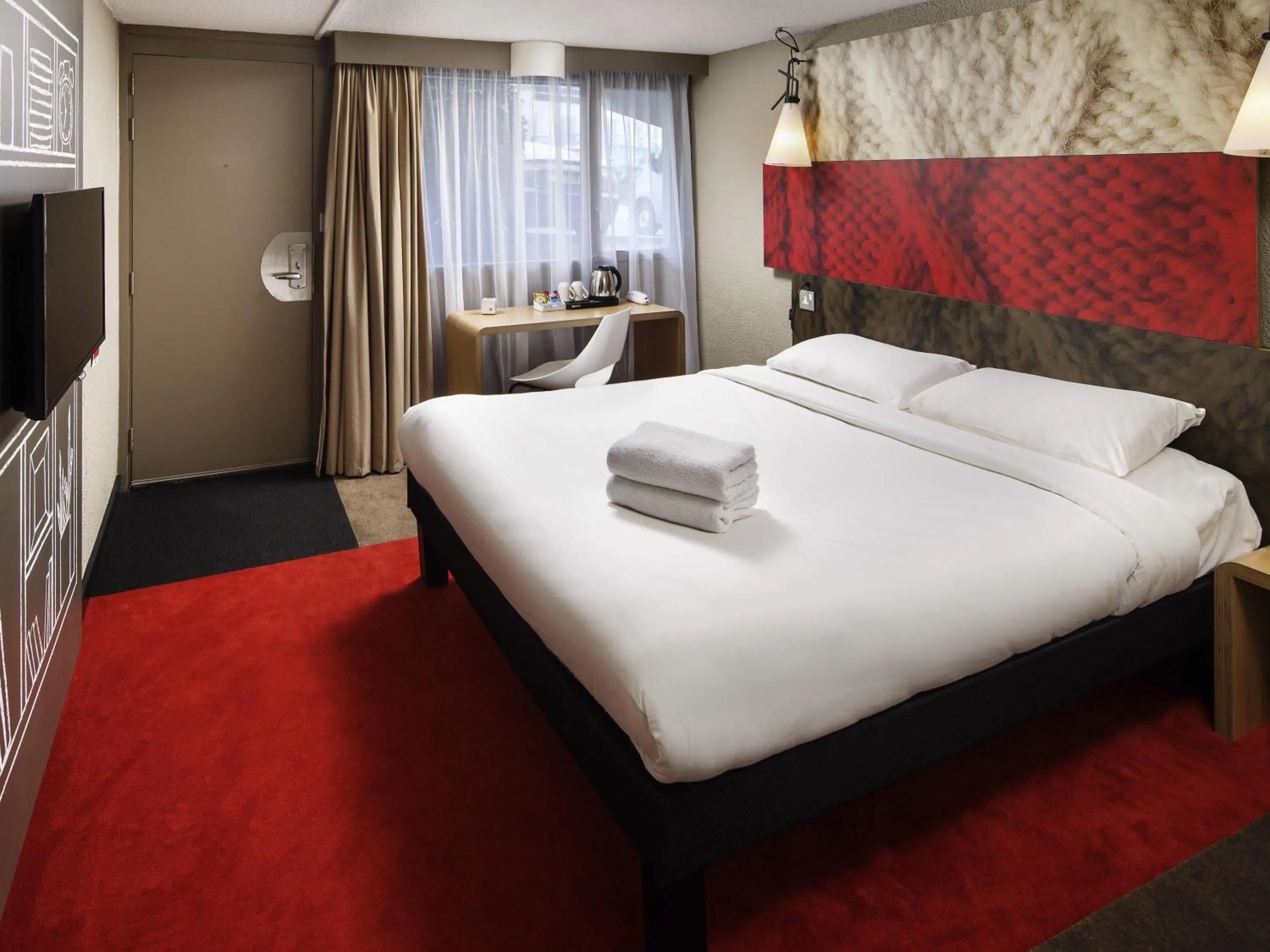 Bedroom, Bed in ibis Coventry South