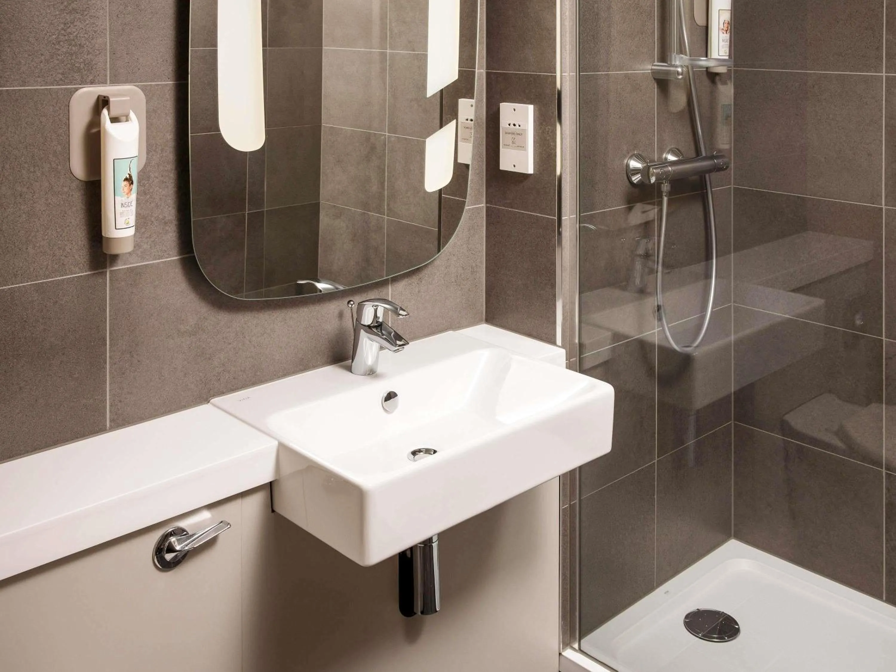 Bedroom in ibis Coventry South