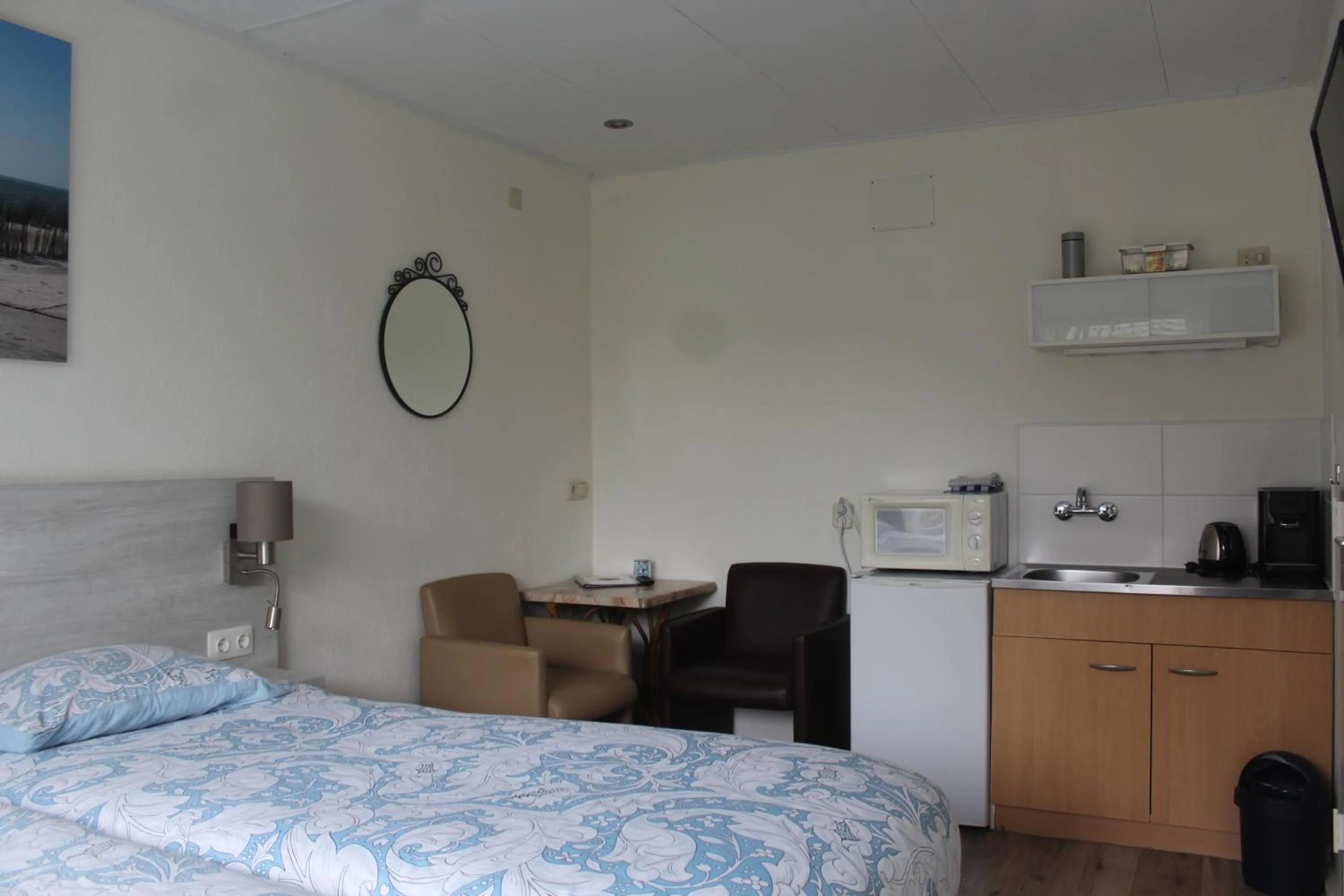 Kitchen or kitchenette, Bed in B&B Papillon