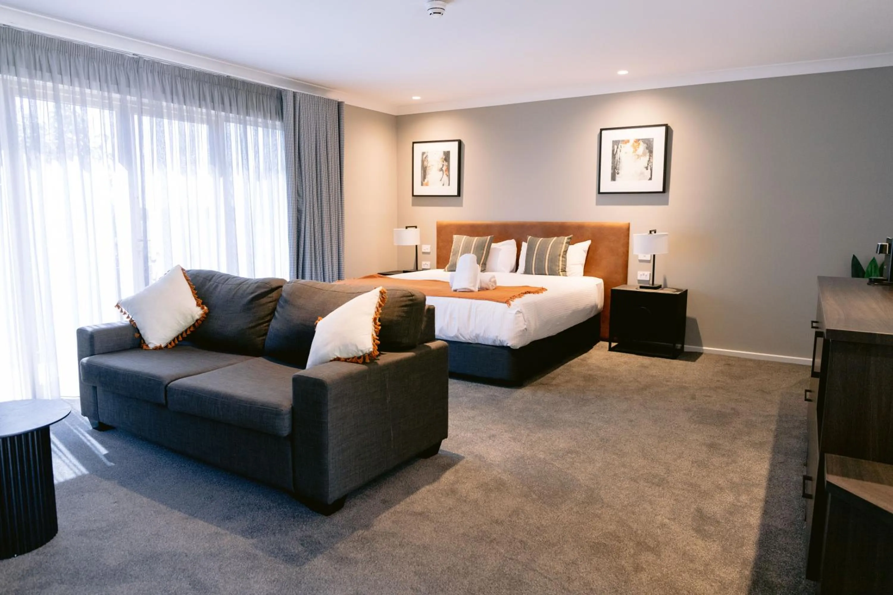 Bed in Wagga RSL Club Motel