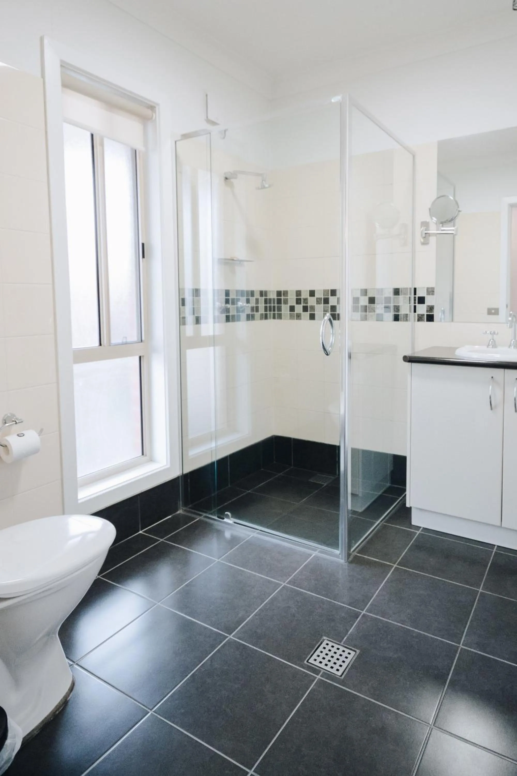 Bathroom in Wagga RSL Club Motel