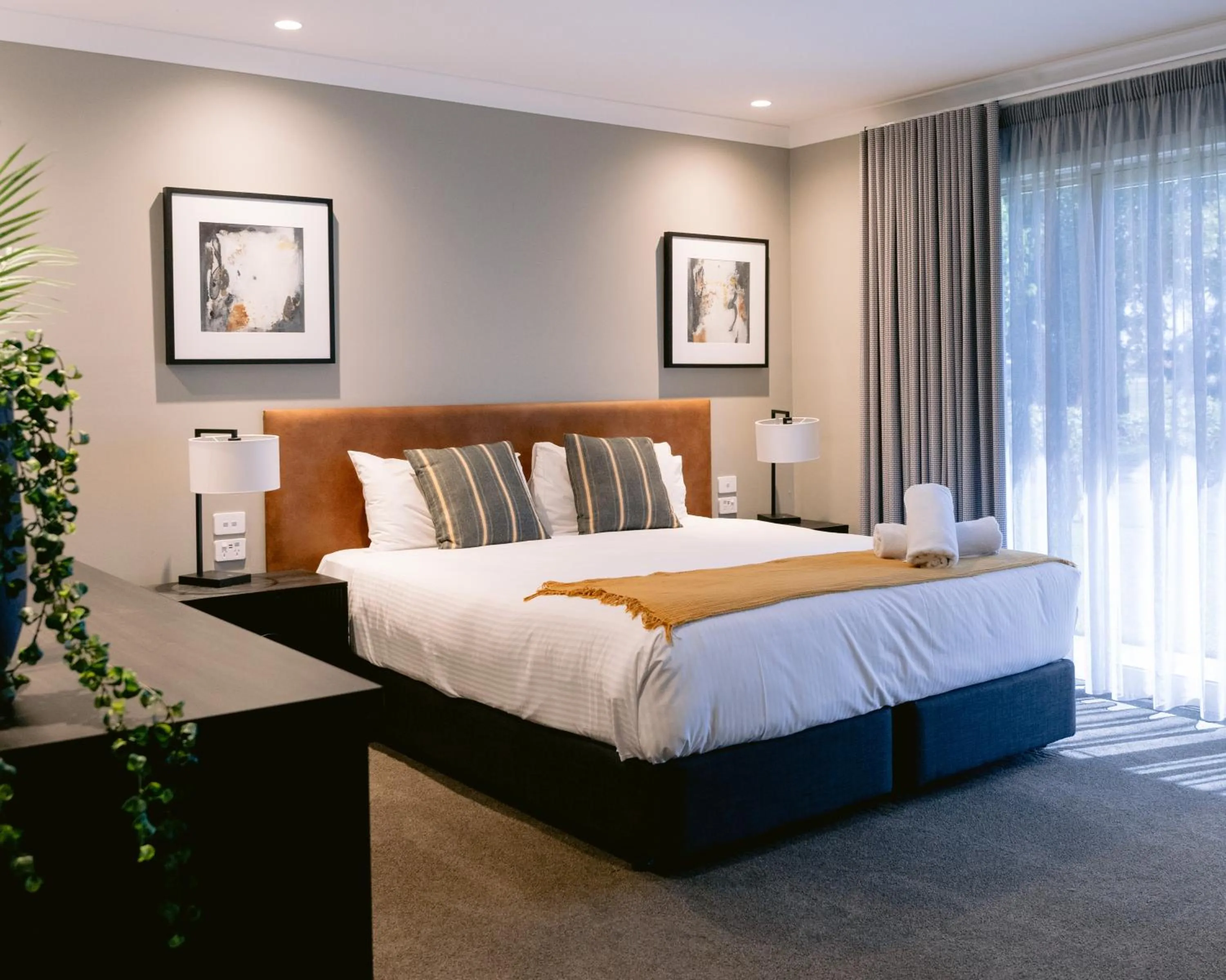 Bed in Wagga RSL Club Motel