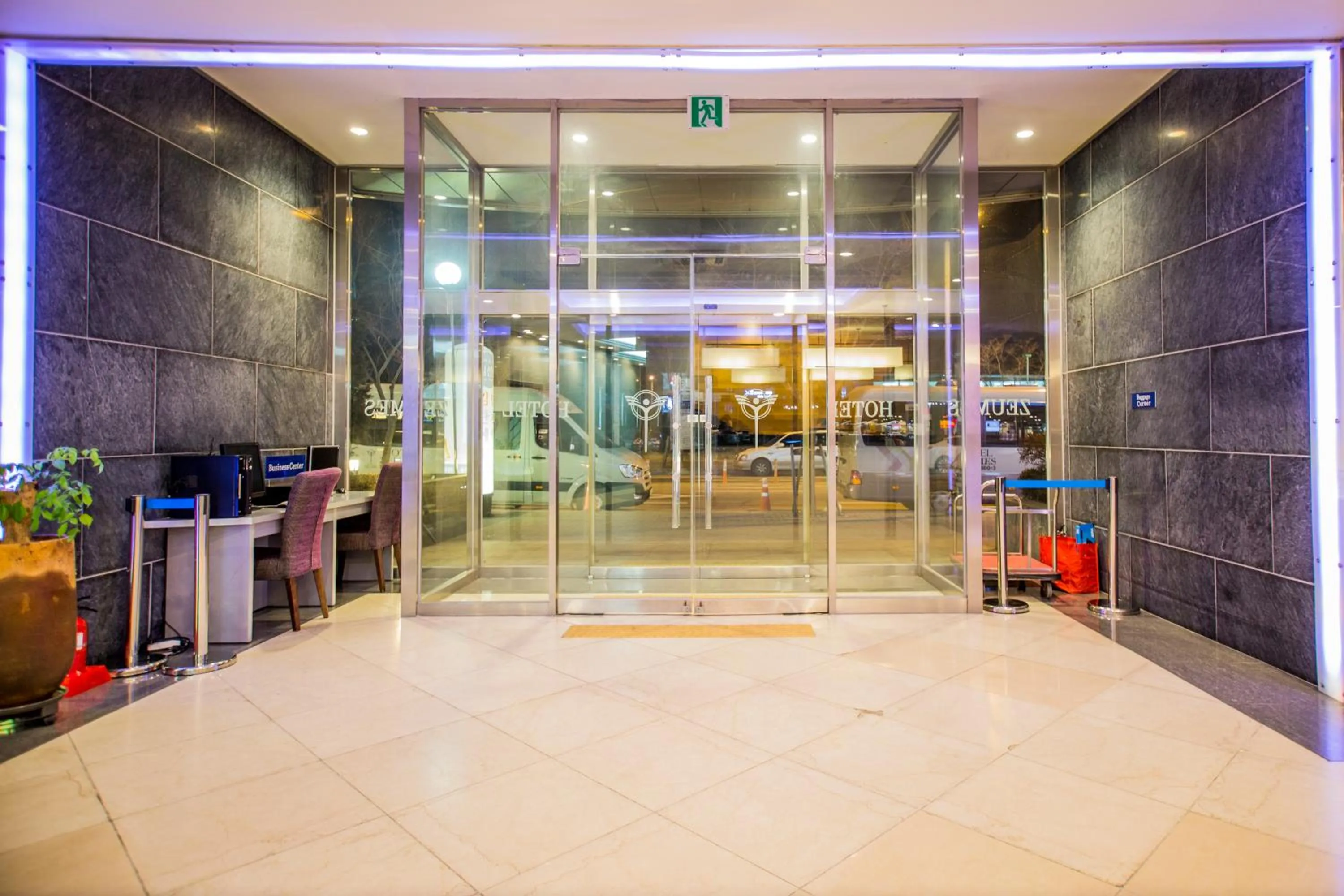 Facade/entrance in Incheon Airport Hotel Zeumes