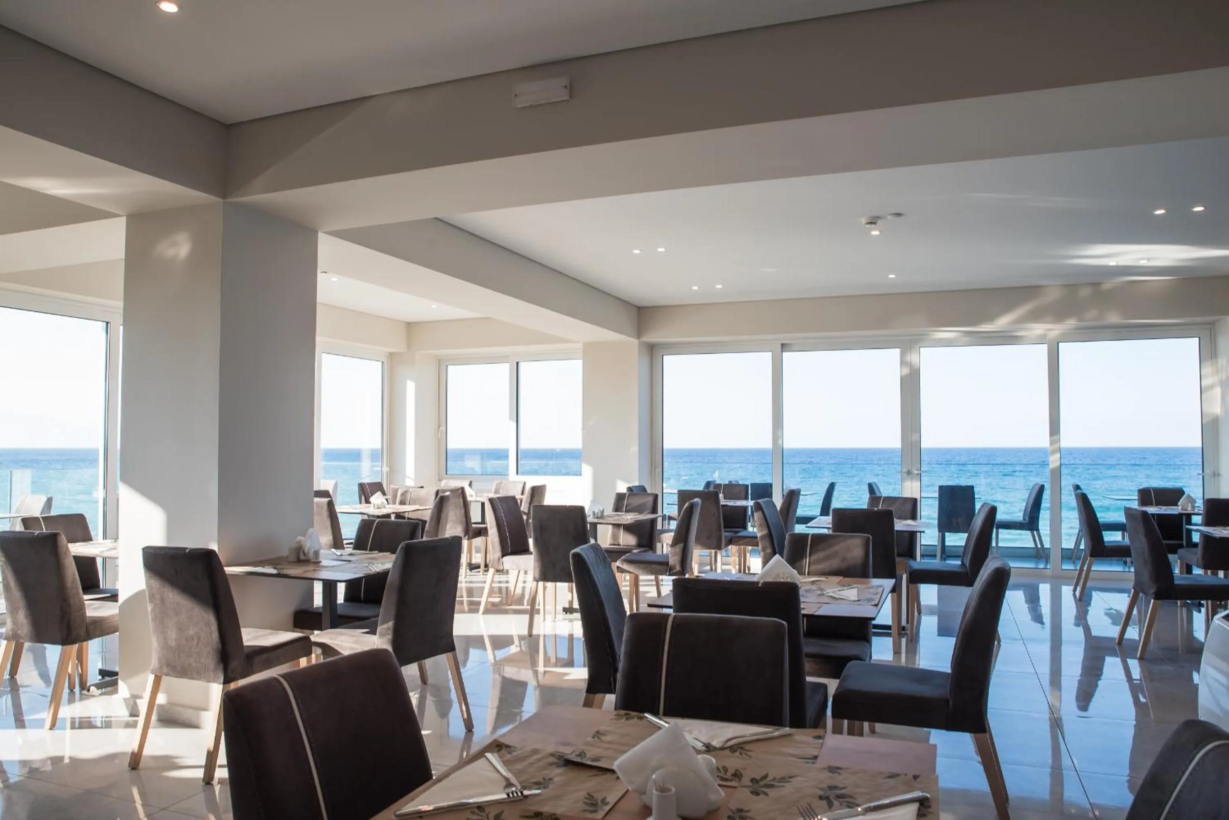 Restaurant/places to eat in Golden Coast Beachfront Resort