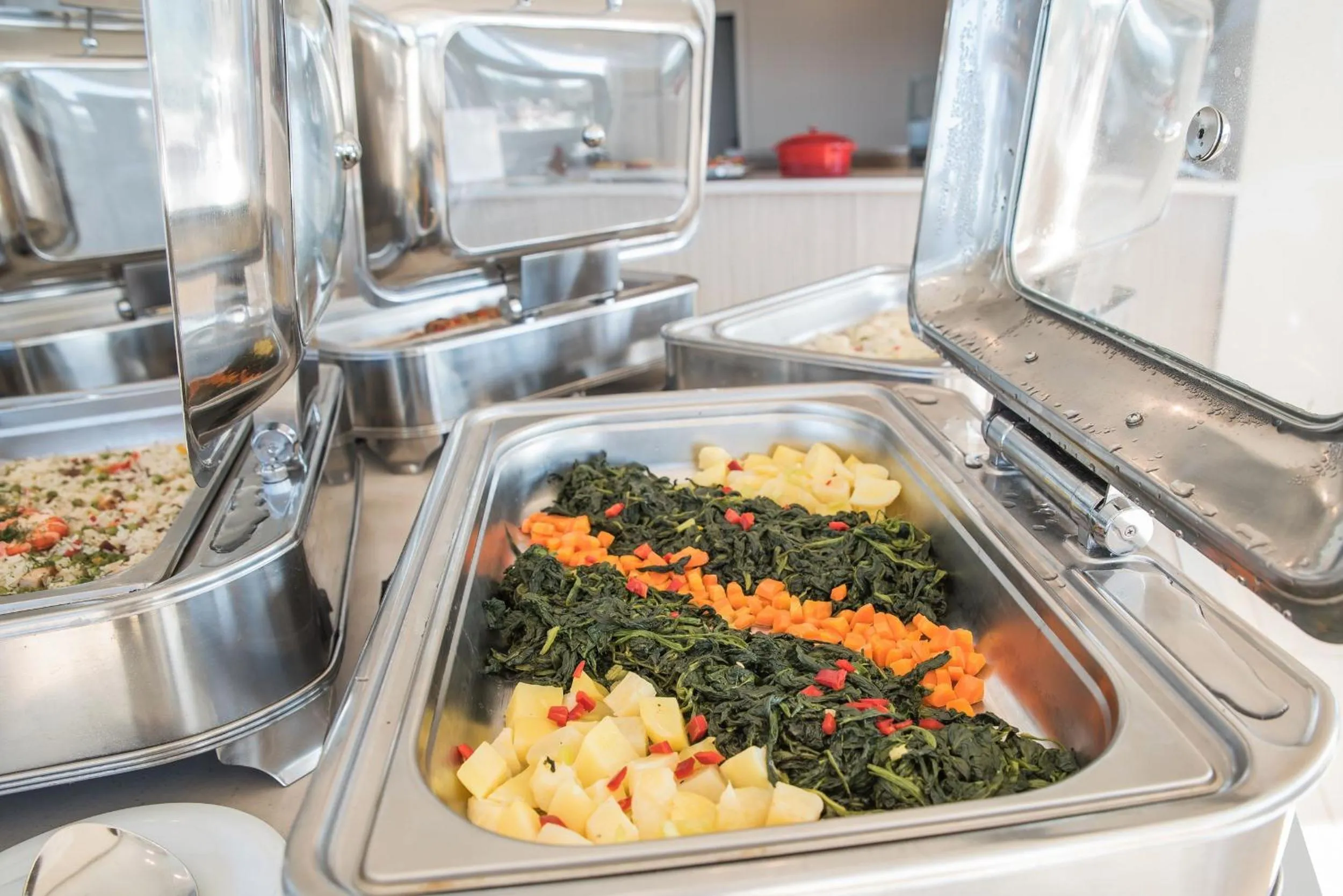 Food and drinks in Golden Coast Beachfront Resort