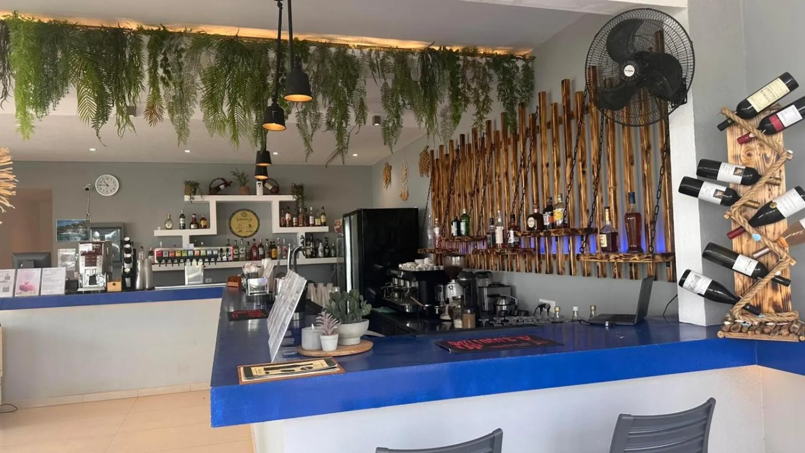 Lounge or bar in Golden Coast Beachfront Resort