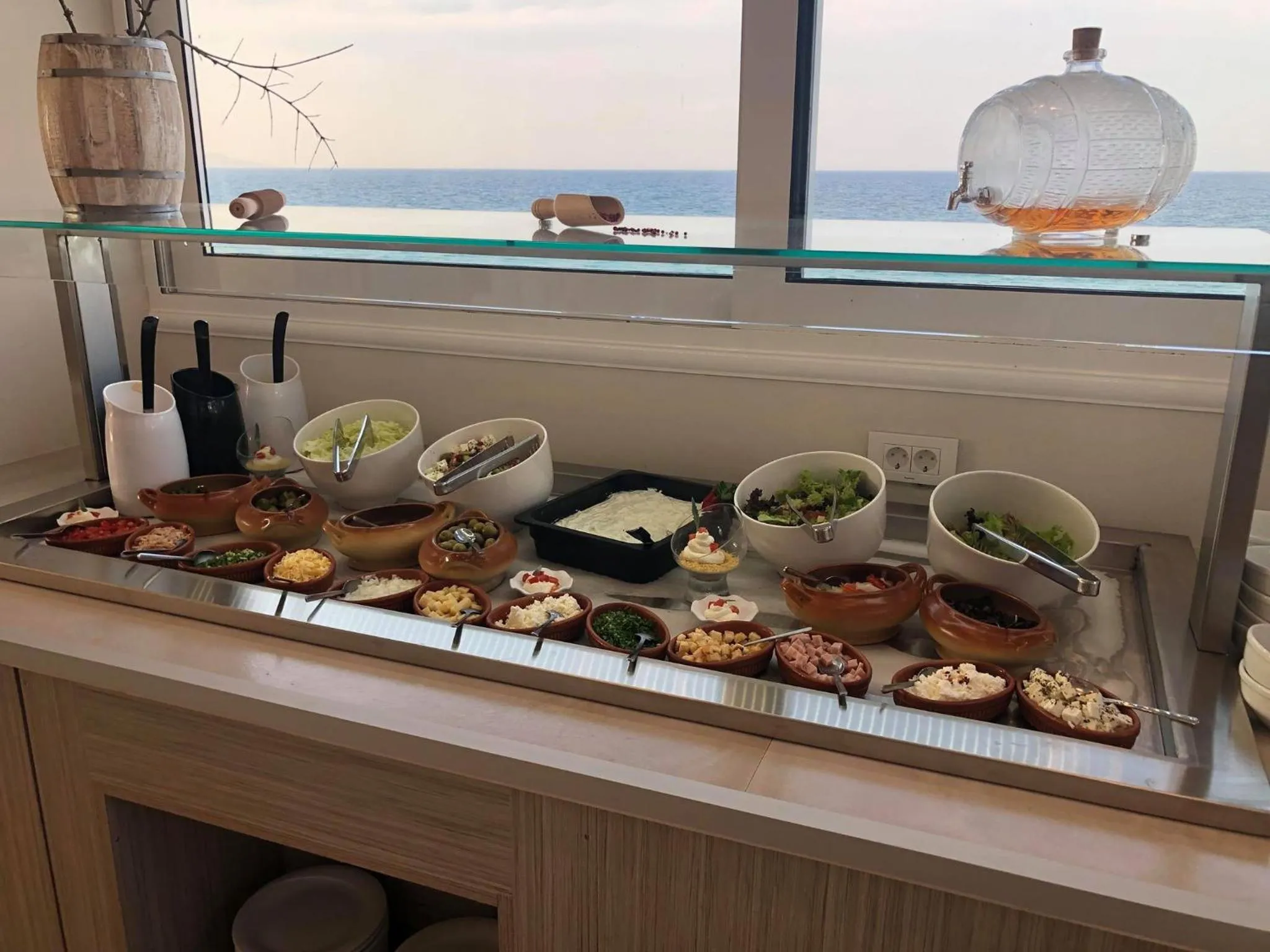 Food and drinks in Golden Coast Beachfront Resort