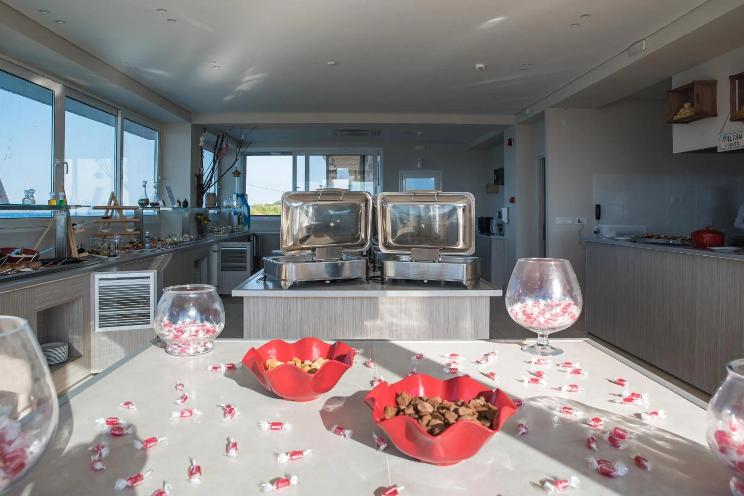 Food and drinks in Golden Coast Beachfront Resort