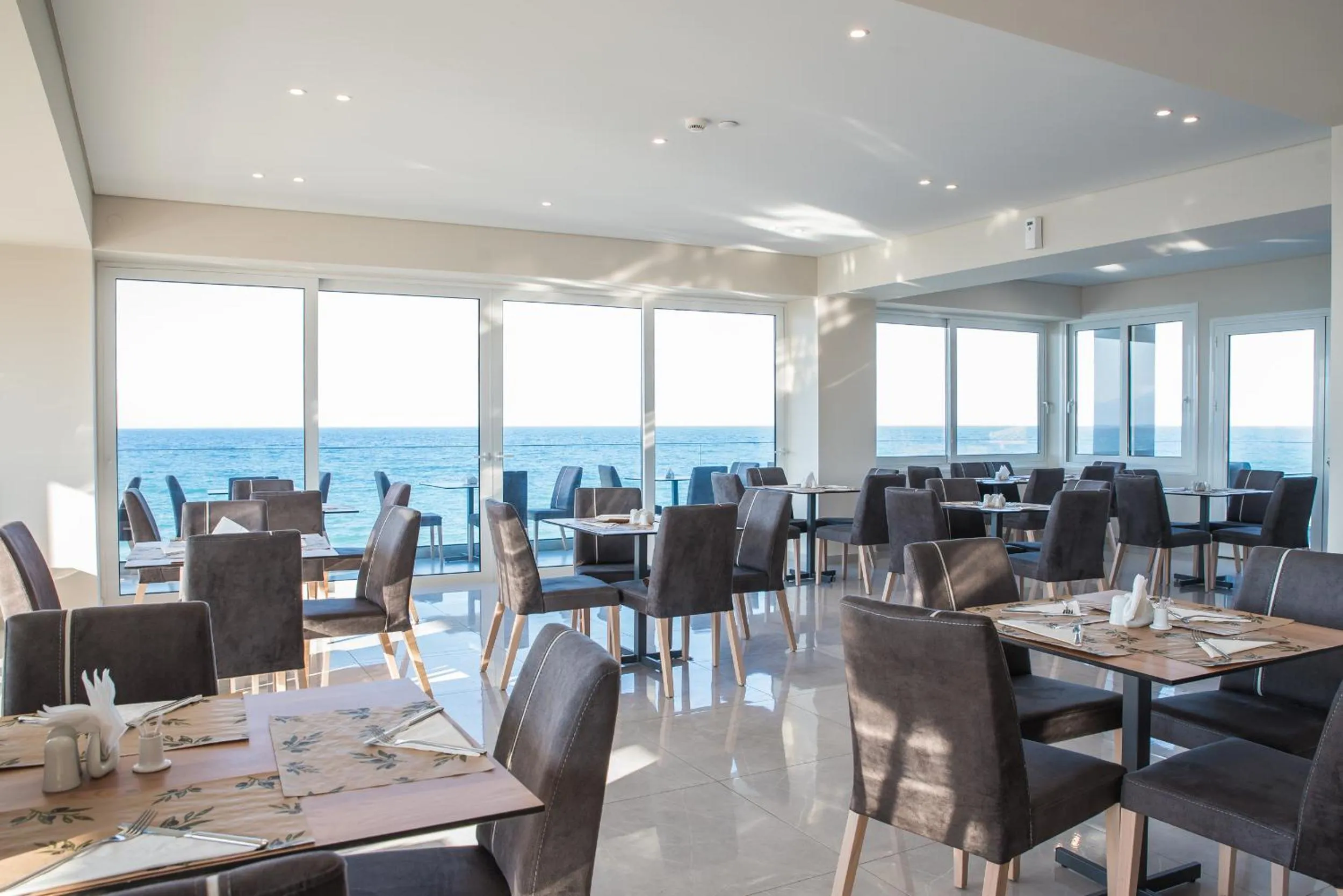 Restaurant/places to eat in Golden Coast Beachfront Resort