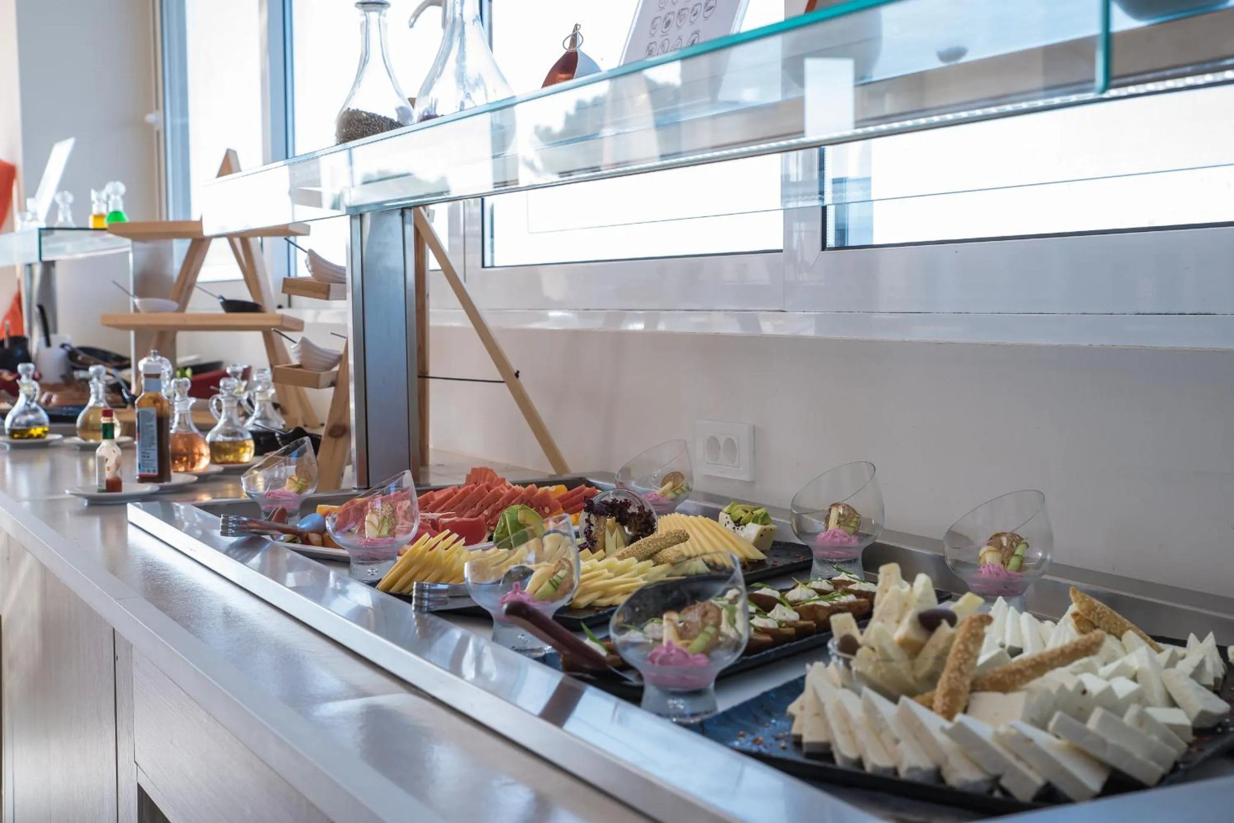 Food and drinks in Golden Coast Beachfront Resort