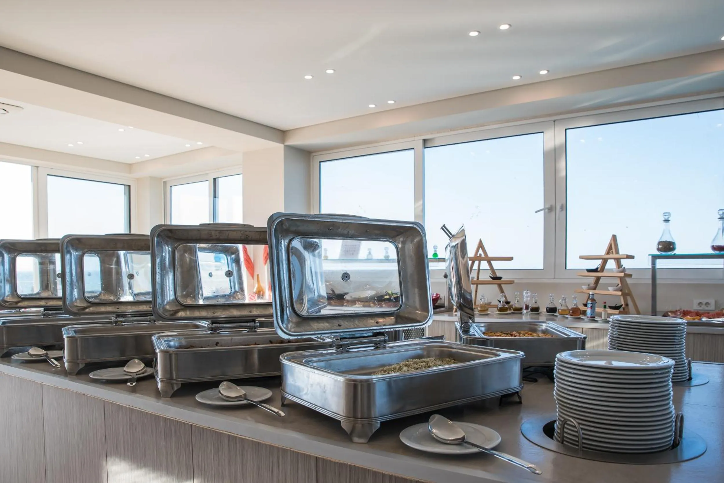 Food and drinks in Golden Coast Beachfront Resort