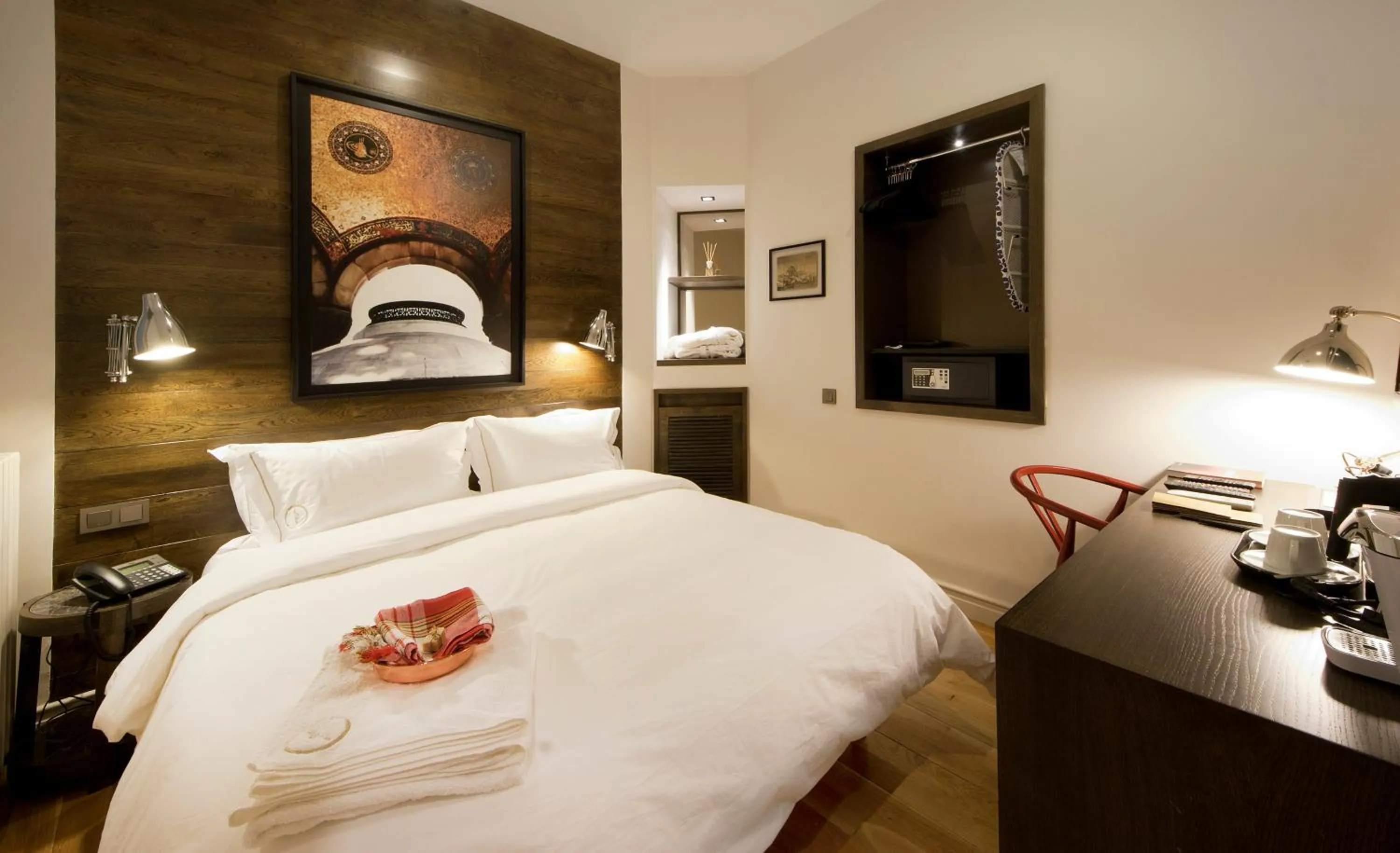 Bedroom, Bed in Urban Suites