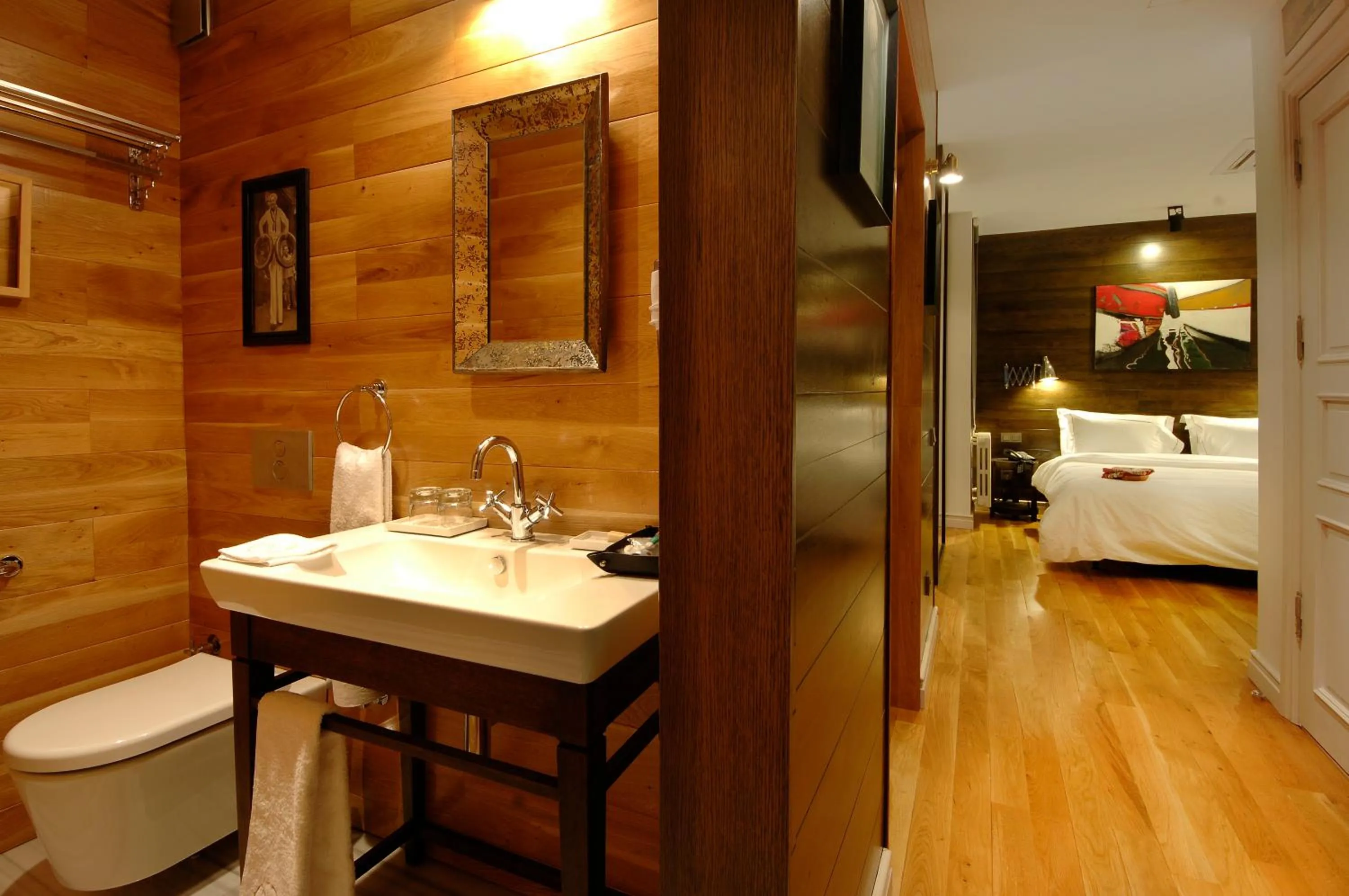 Bathroom, Bed in Urban Suites