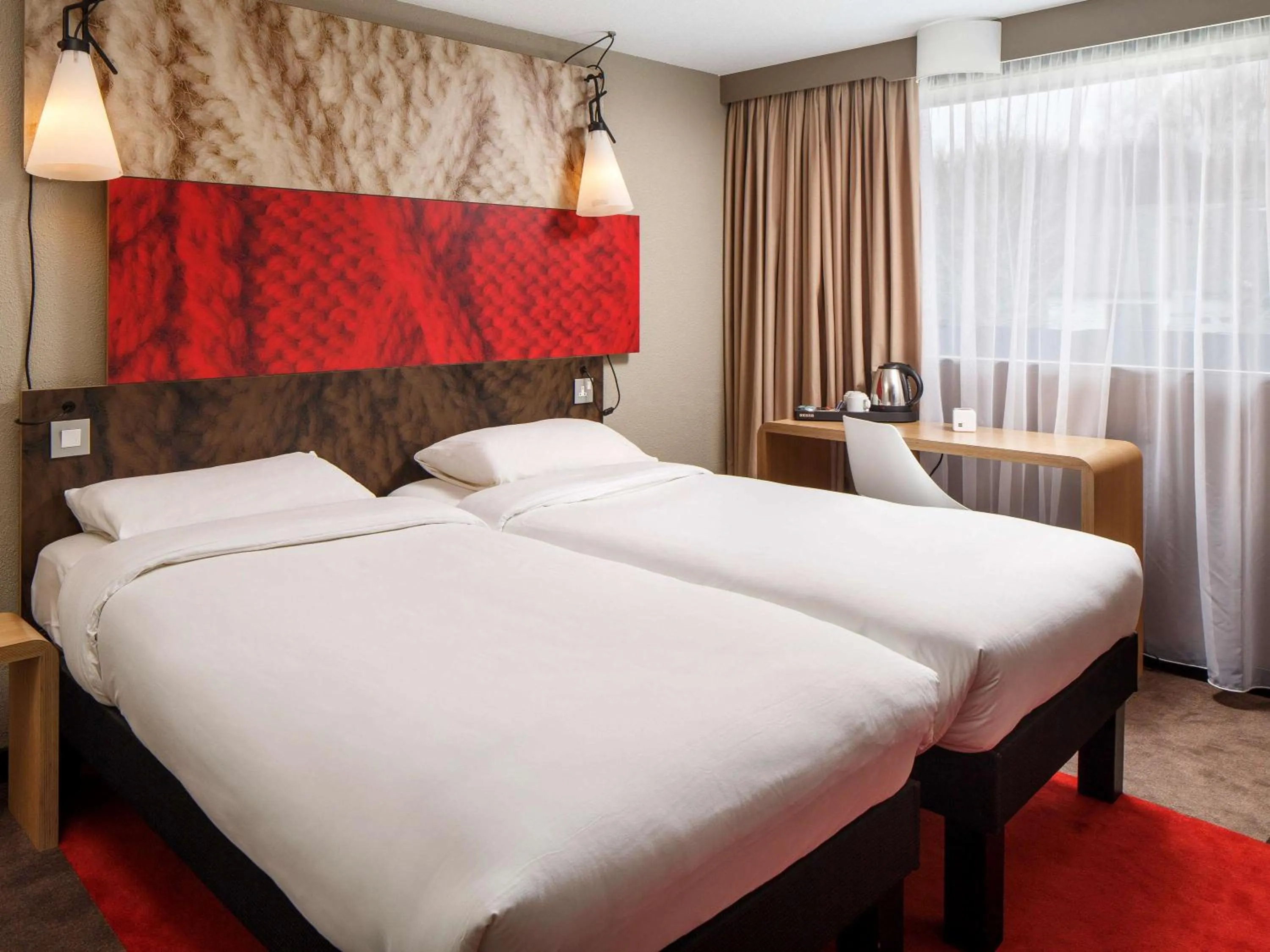 Photo of the whole room in ibis Birmingham Centre Irving Street