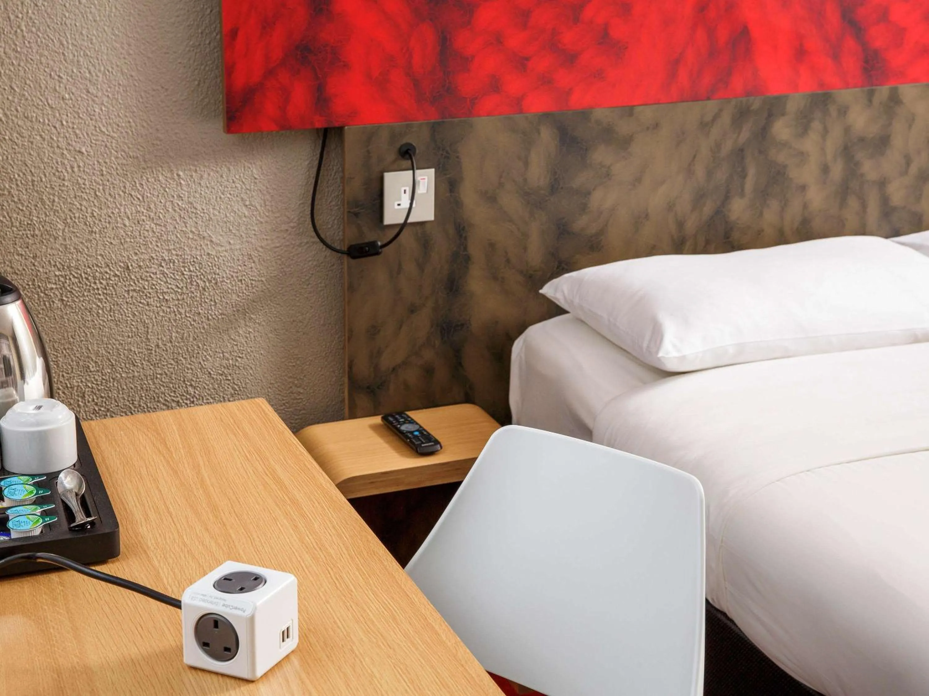 Photo of the whole room in ibis Birmingham Centre Irving Street