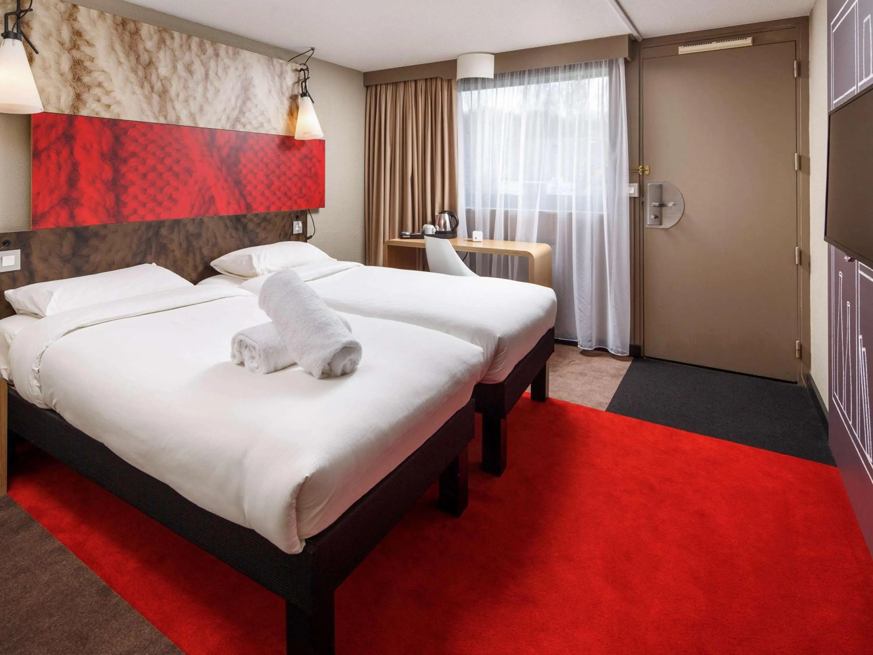Photo of the whole room in ibis Birmingham Centre Irving Street