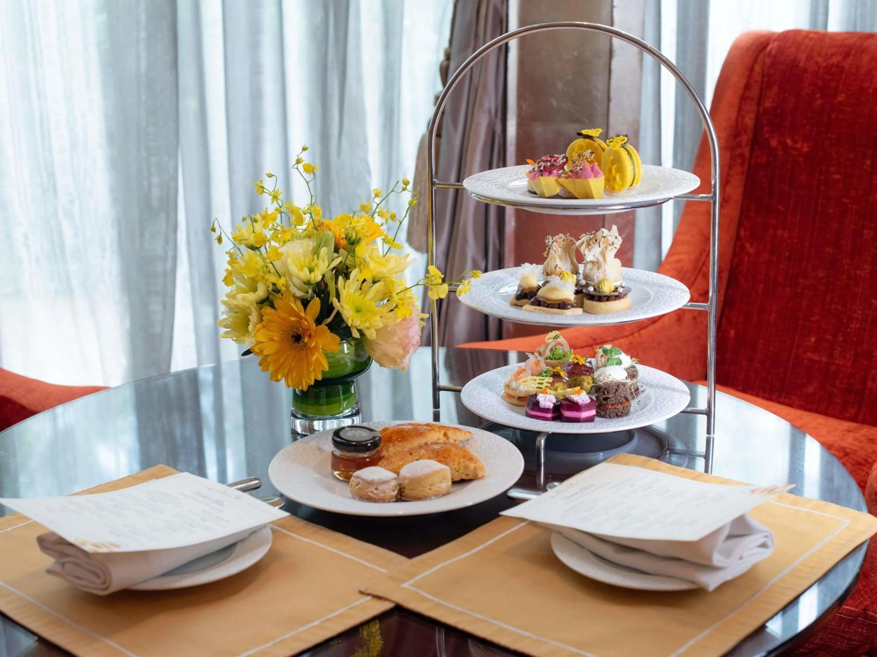 Lounge or bar in Fairmont Makati