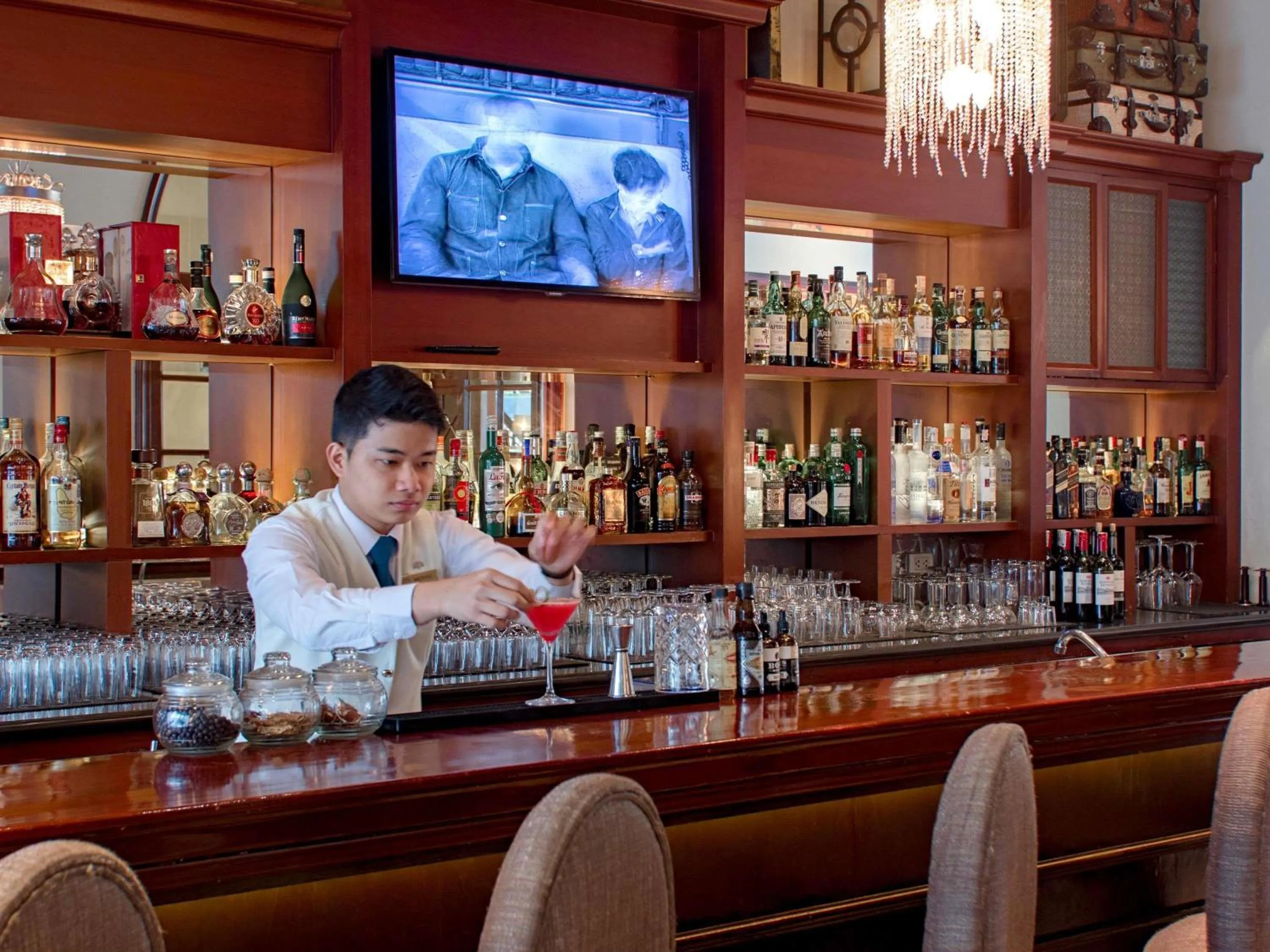 Lounge or bar in Raffles Makati