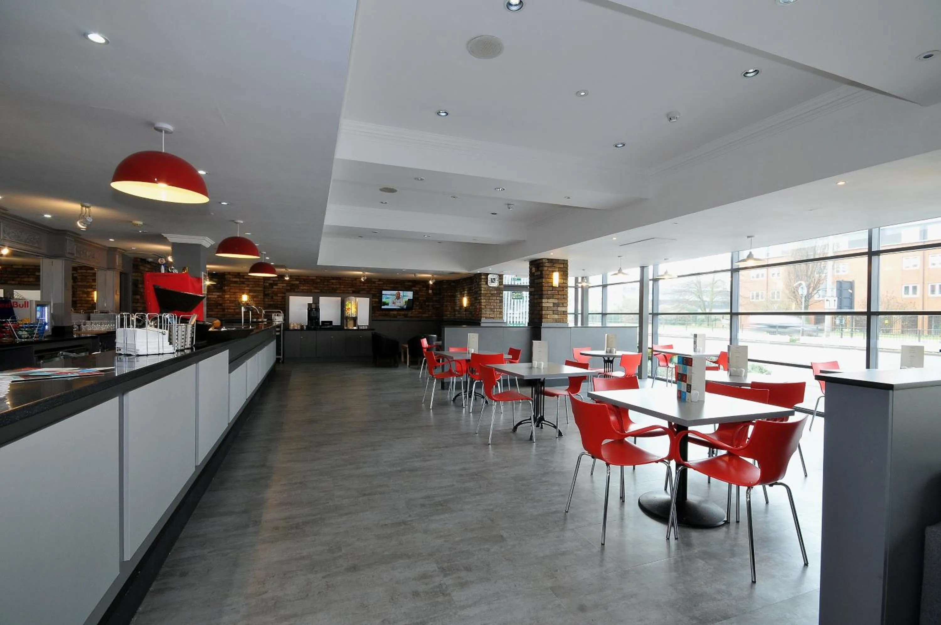 Restaurant/places to eat in ibis Hull City Centre