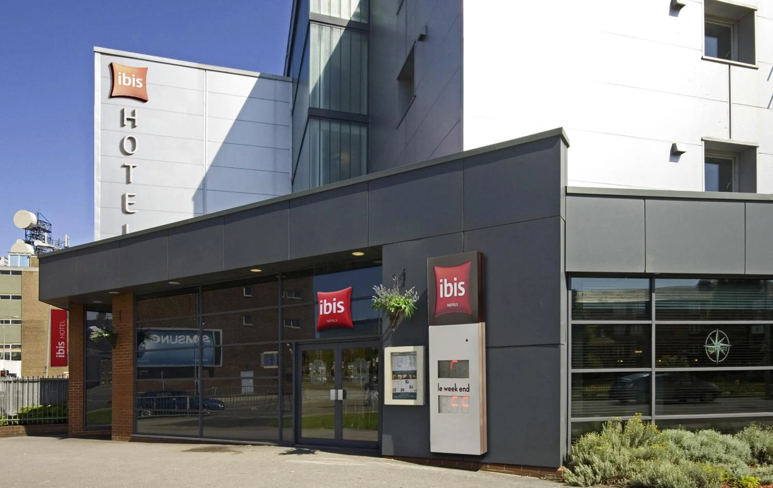 Facade/entrance in ibis Hull City Centre