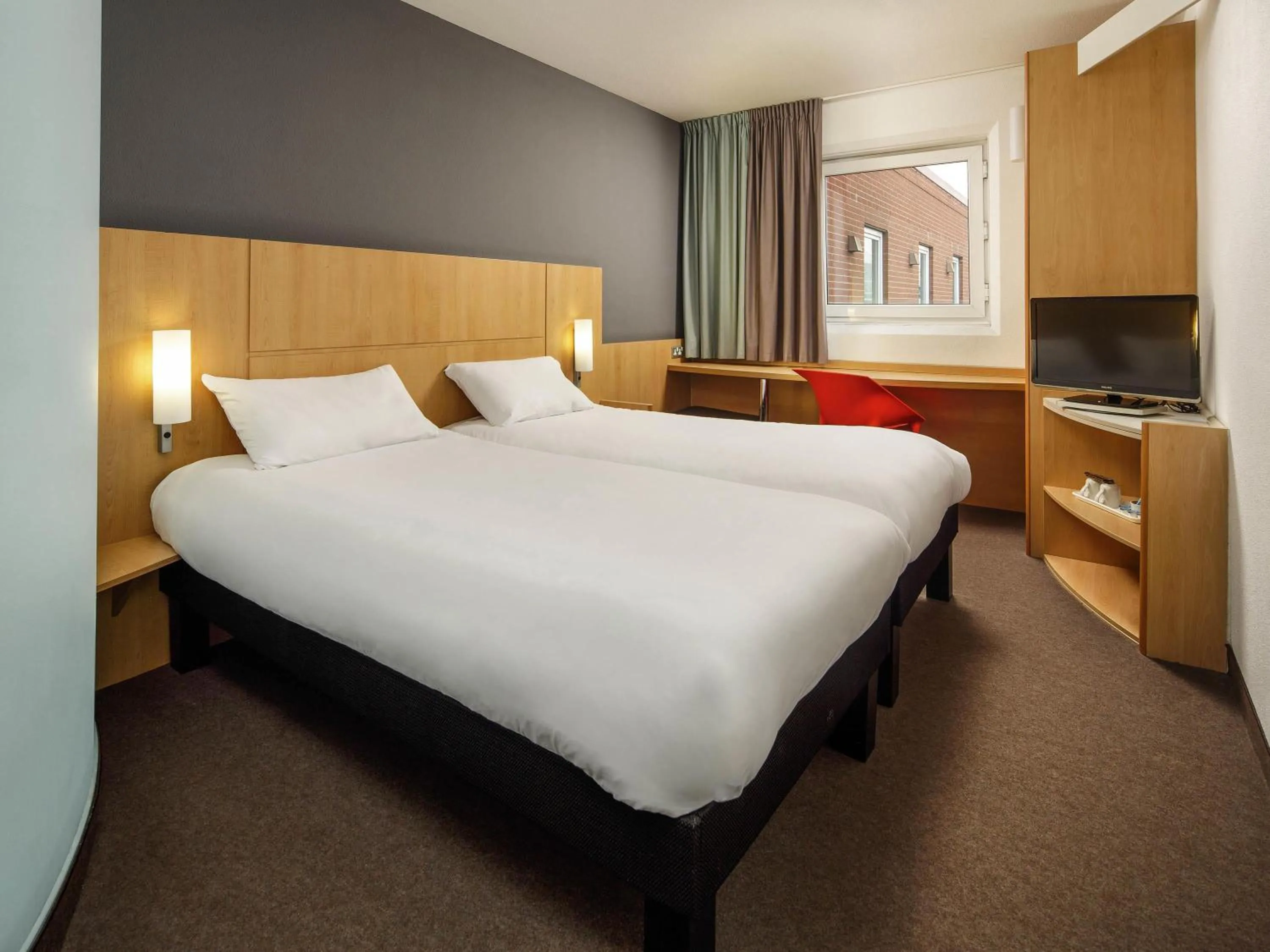 Bedroom, Bed in ibis Hull City Centre