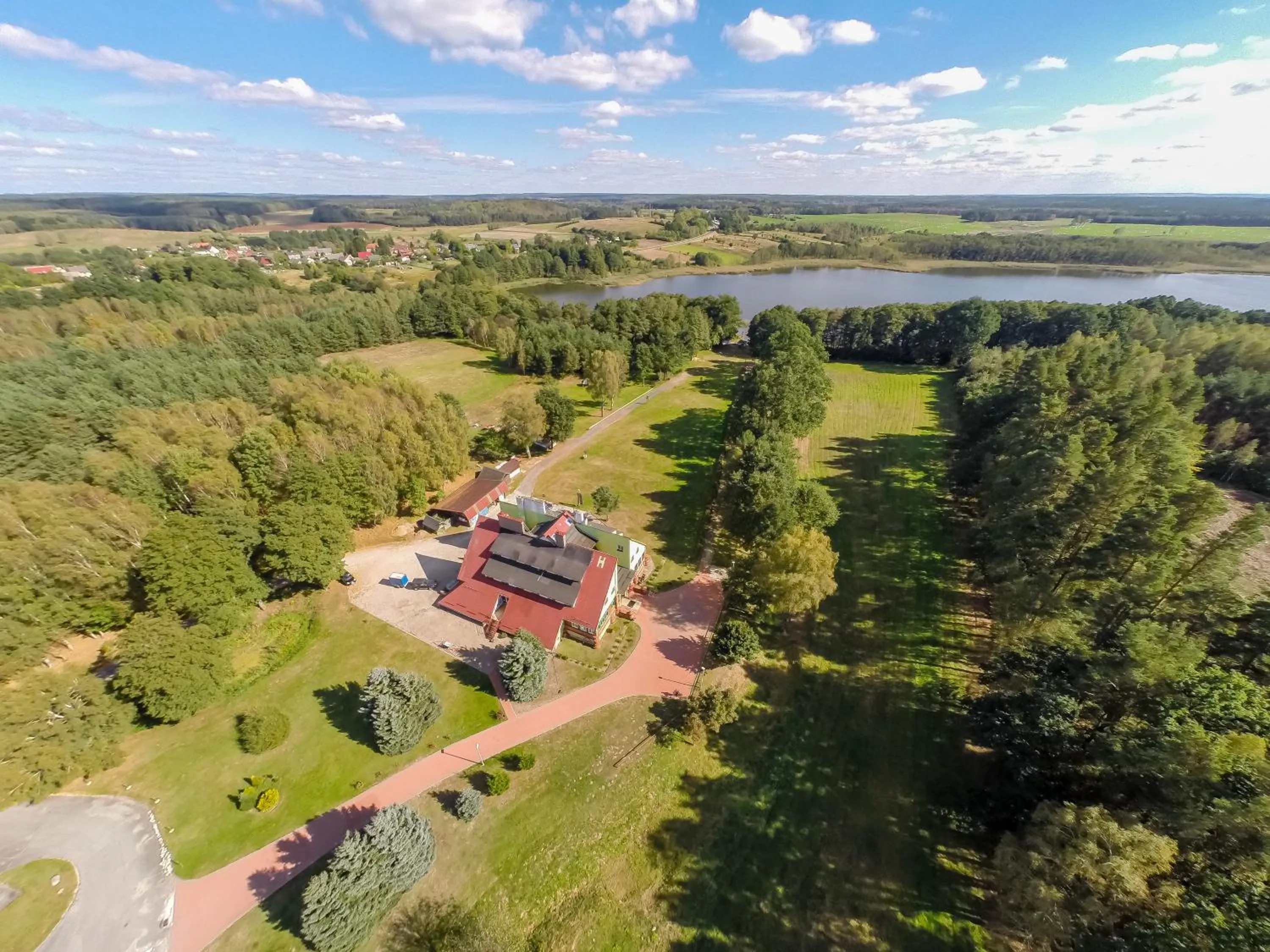 Neighbourhood in Park Inn Resort przy jeziorze - sauna i duży parking - pieski mile widziane