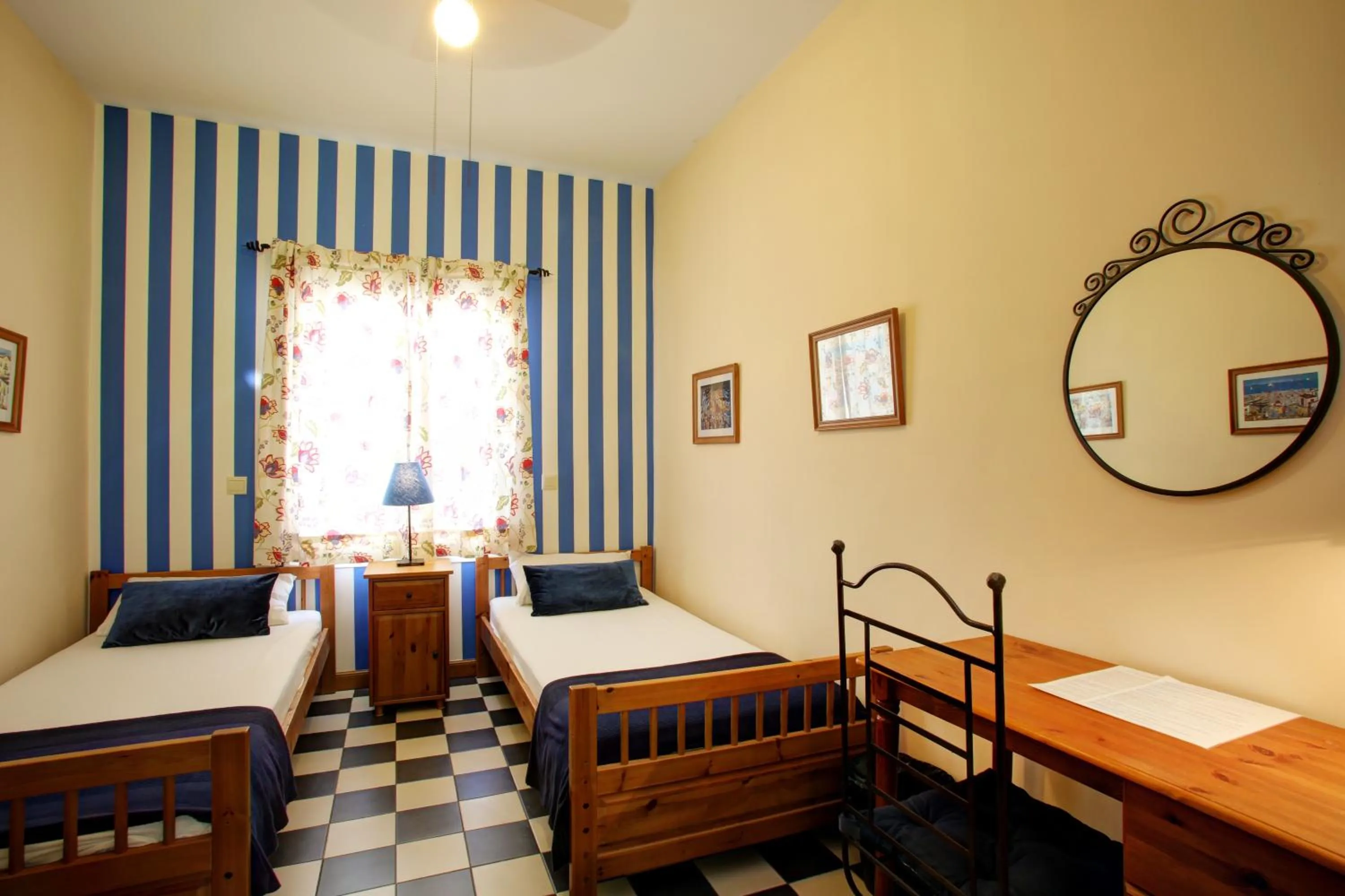 Bedroom, Bed in Málaga Lodge Guesthouse