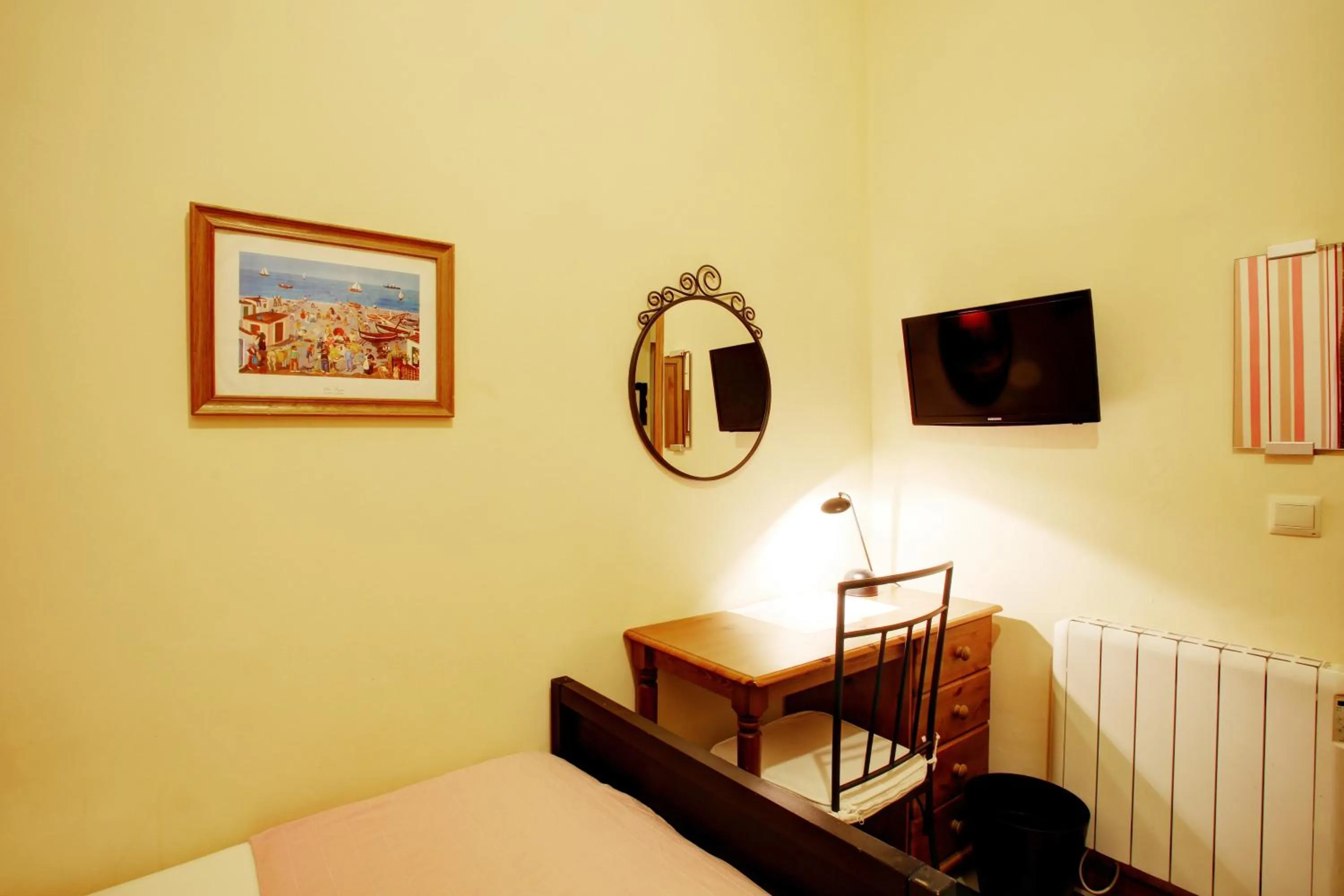 Bathroom, Bed in Málaga Lodge Guesthouse