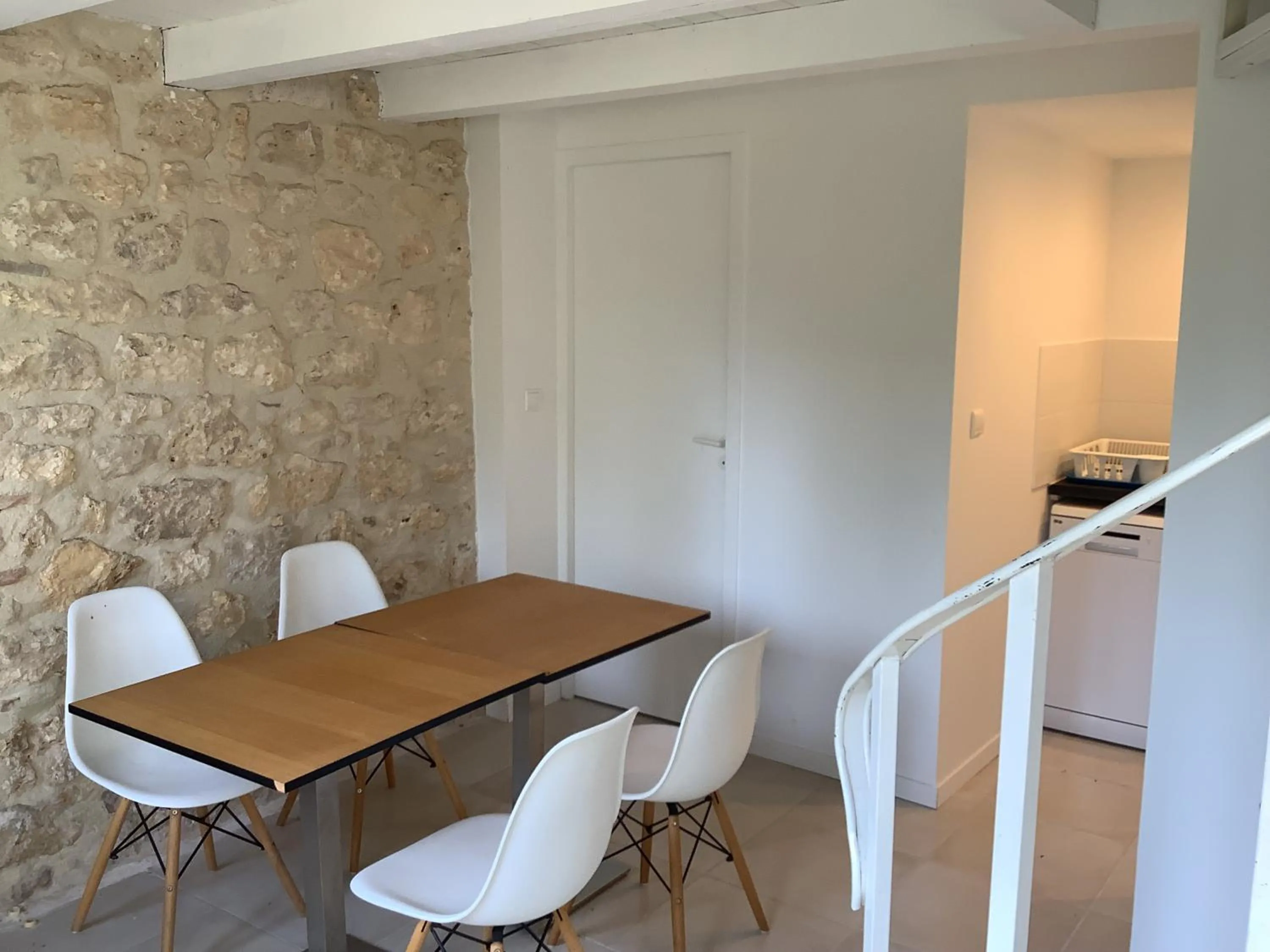 Dining area in gîte le cayrols