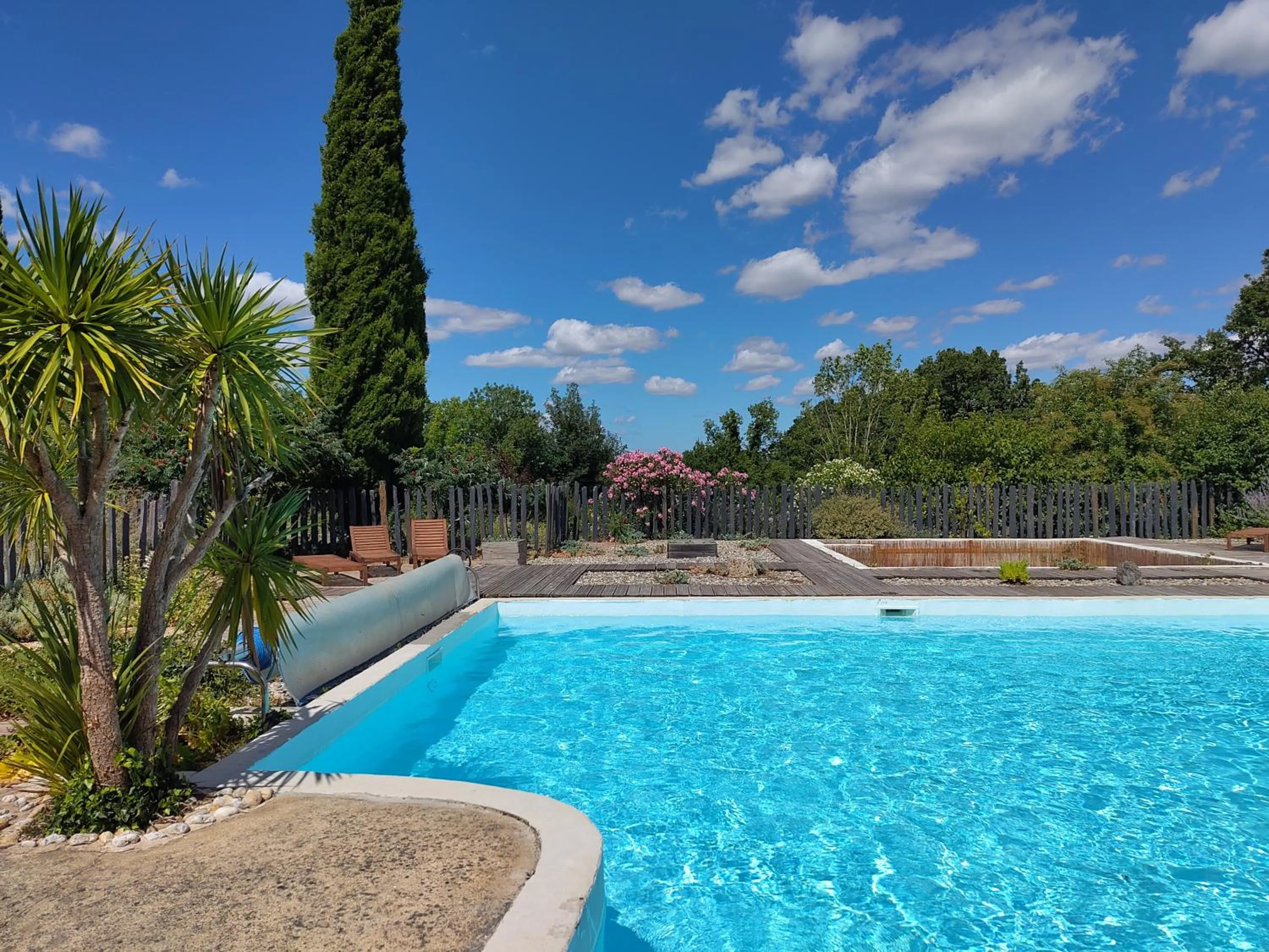 Pool view in gîte le cayrols