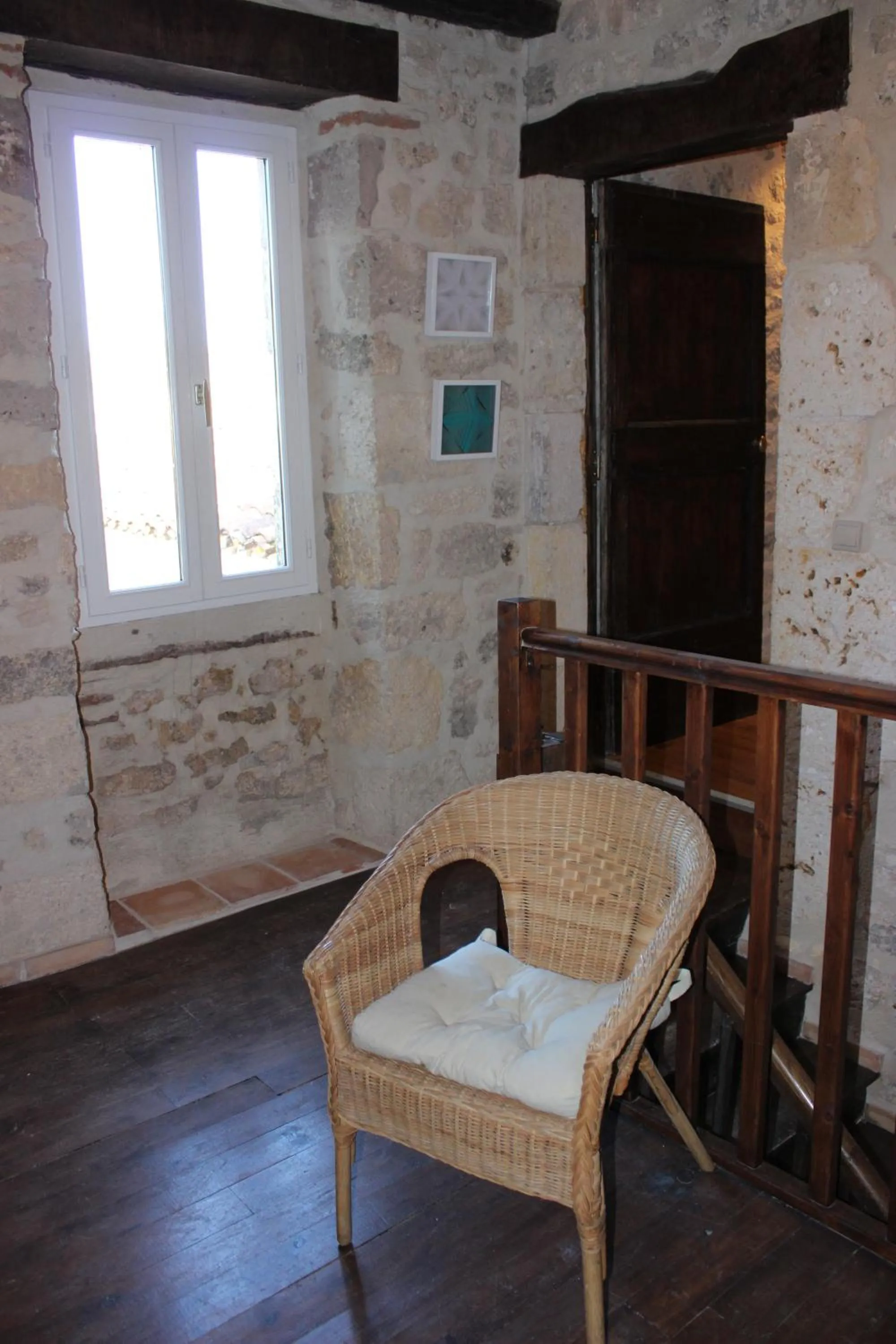 Seating area in gîte le cayrols