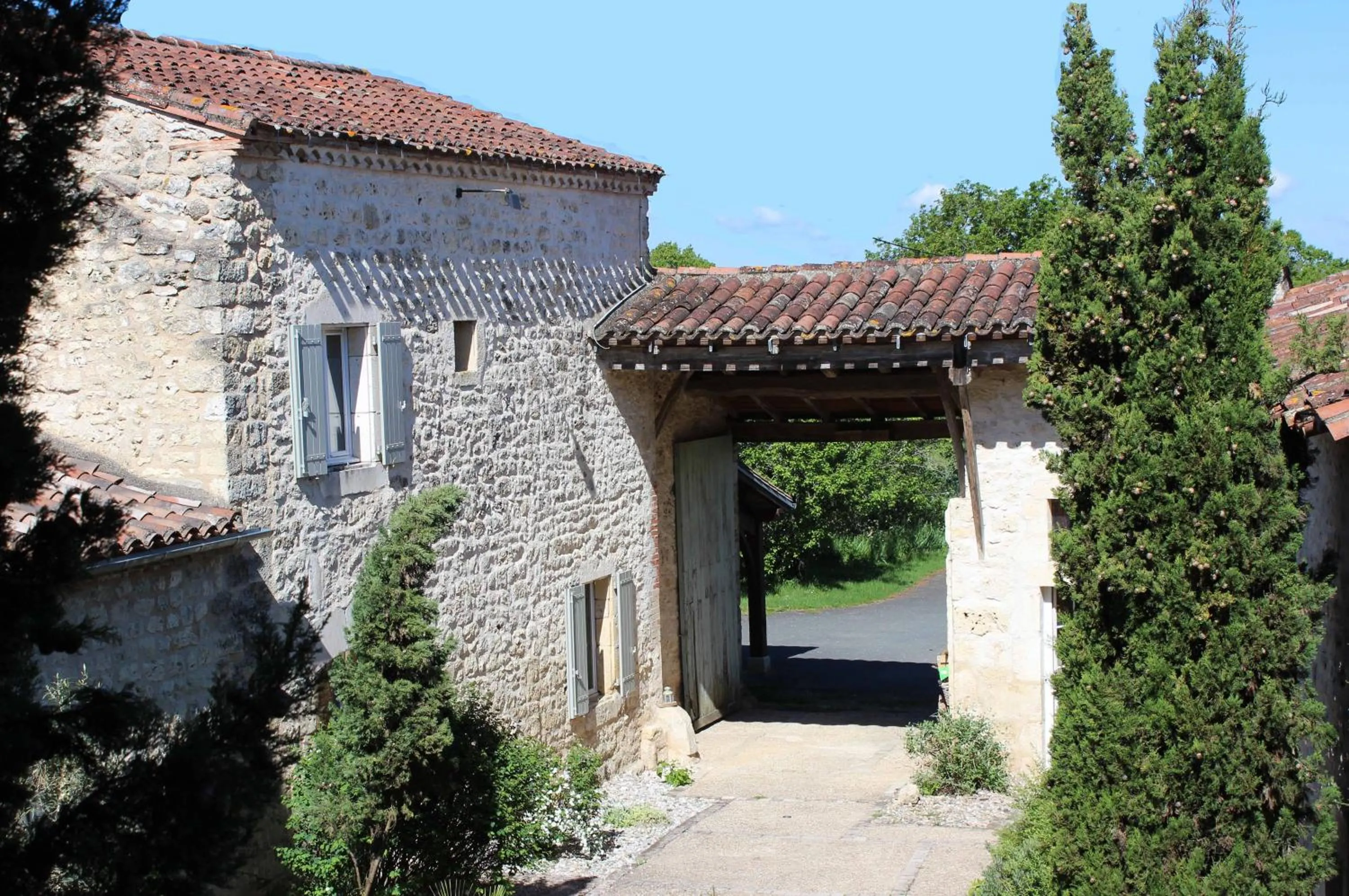 Facade/entrance in gîte le cayrols