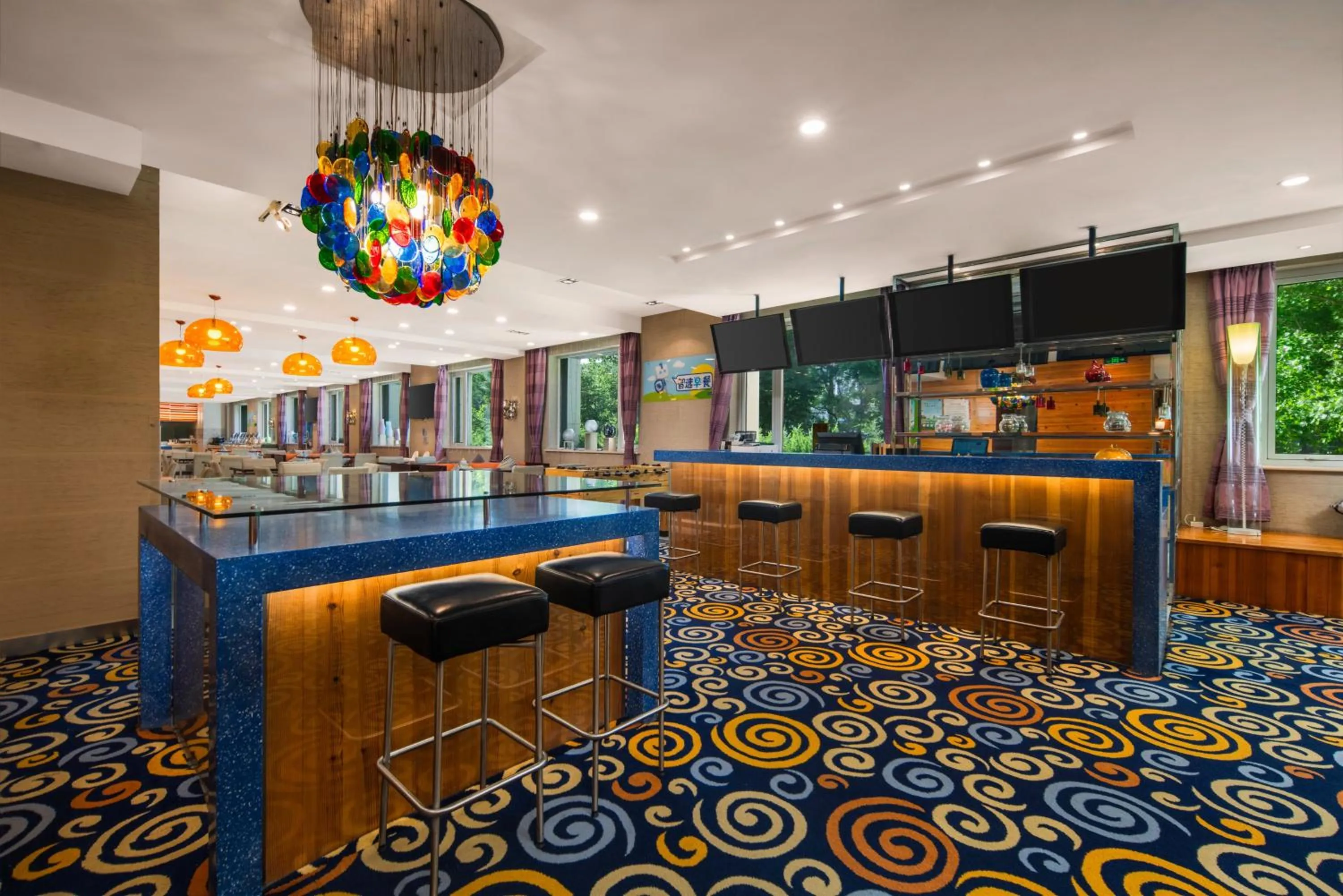 Breakfast in Holiday Inn Express Shangdi Beijing by IHG l Next to Yuanmingyuan Park & Subway & Qinghe Railway Station & Beijing Sport University l Taxi 15 Minutes to Summer Palace & Peking University & Tsinghua University l 20 Minutes to Badaling Great Wall by Railway