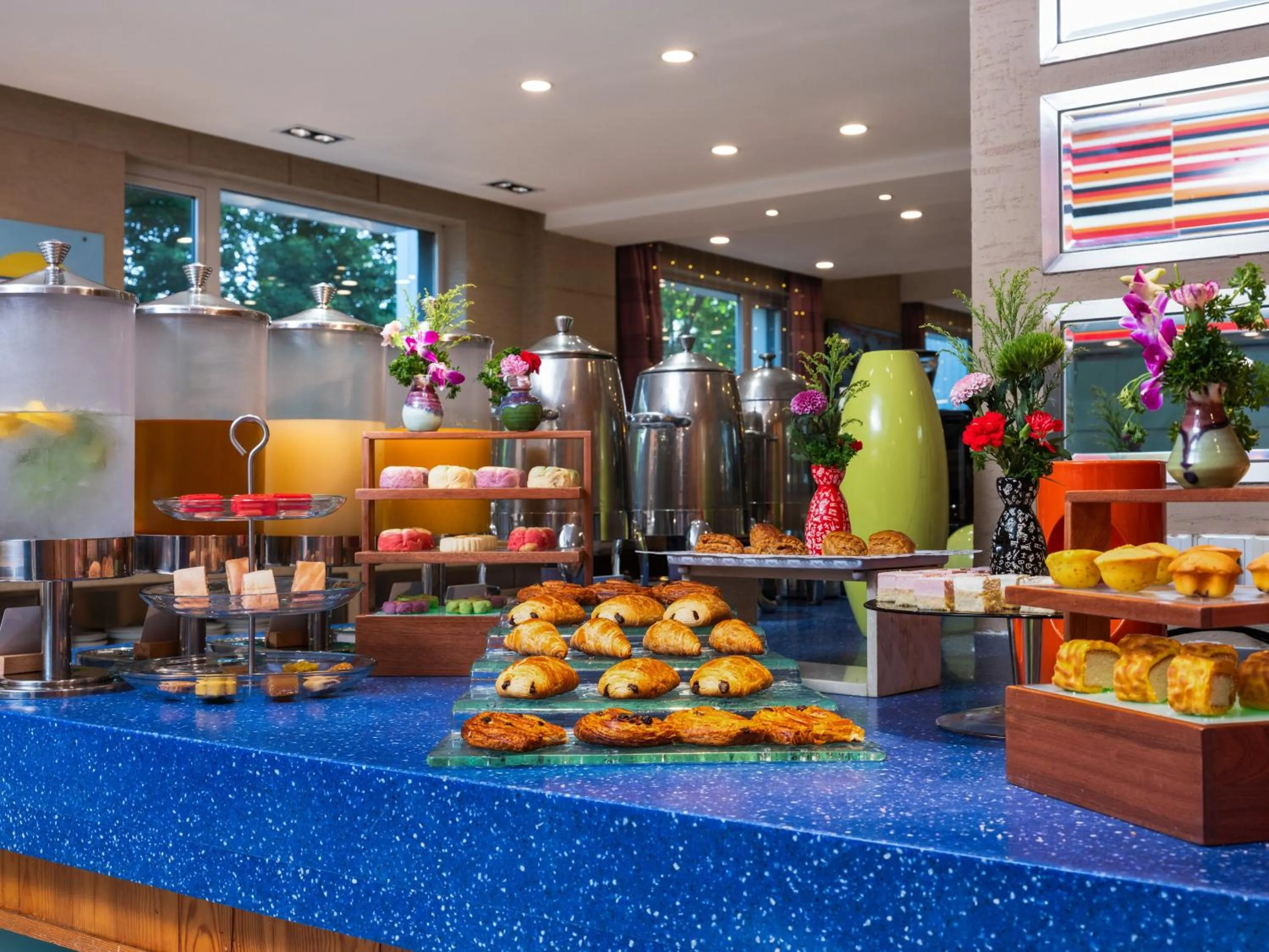 Restaurant/places to eat in Holiday Inn Express Shangdi Beijing by IHG l Next to Yuanmingyuan Park & Subway & Qinghe Railway Station & Beijing Sport University l Taxi 15 Minutes to Summer Palace & Peking University & Tsinghua University l 20 Minutes to Badaling Great Wall by Railway