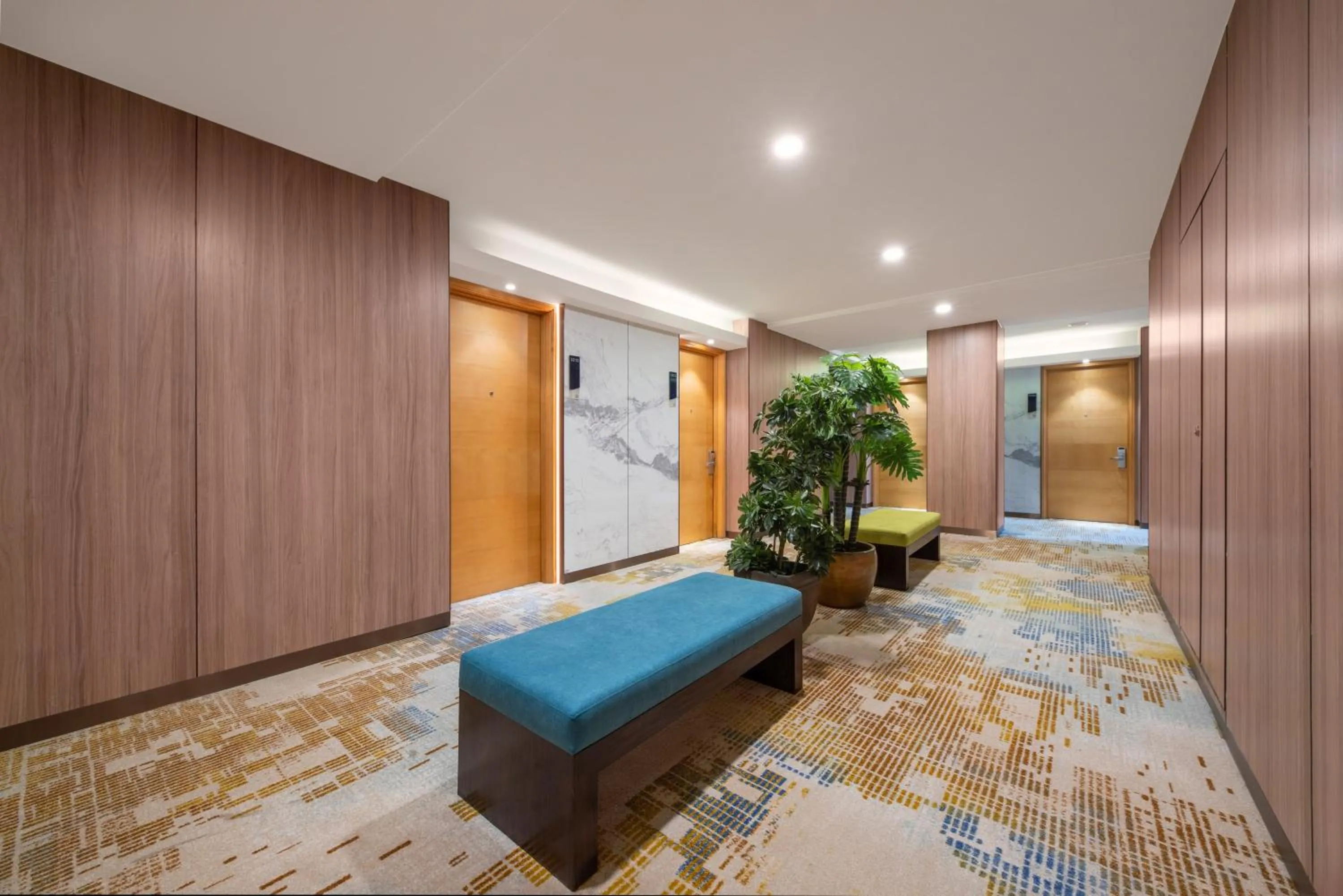Lobby or reception in Holiday Inn Express Shangdi Beijing by IHG l Next to Yuanmingyuan Park & Subway & Qinghe Railway Station & Beijing Sport University l Taxi 15 Minutes to Summer Palace & Peking University & Tsinghua University l 20 Minutes to Badaling Great Wall by Railway