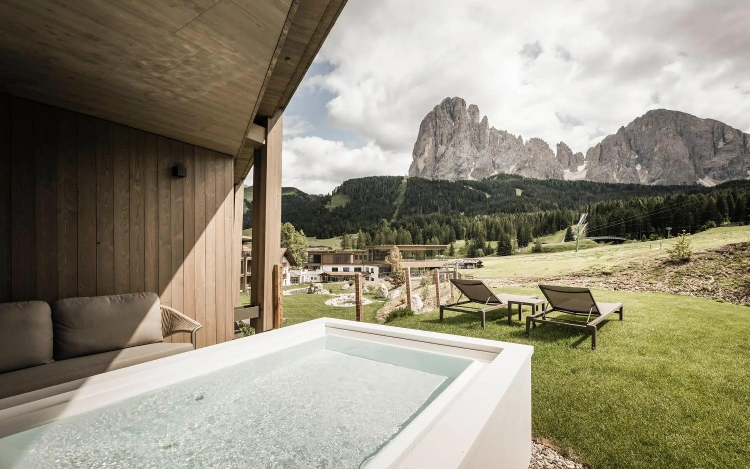 Hot Tub in Cendevaves Alpine Silence