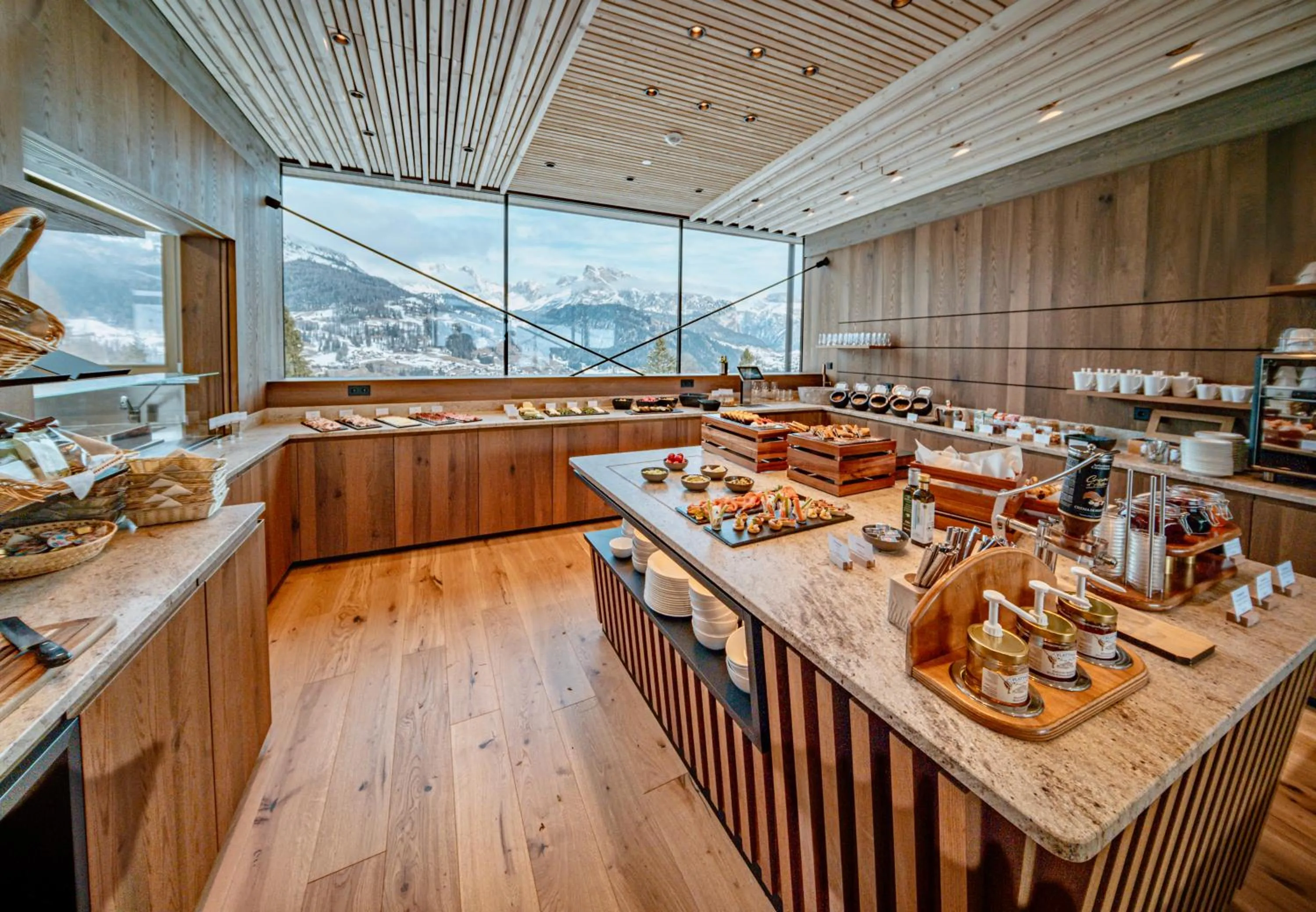 Buffet breakfast in Cendevaves Alpine Silence