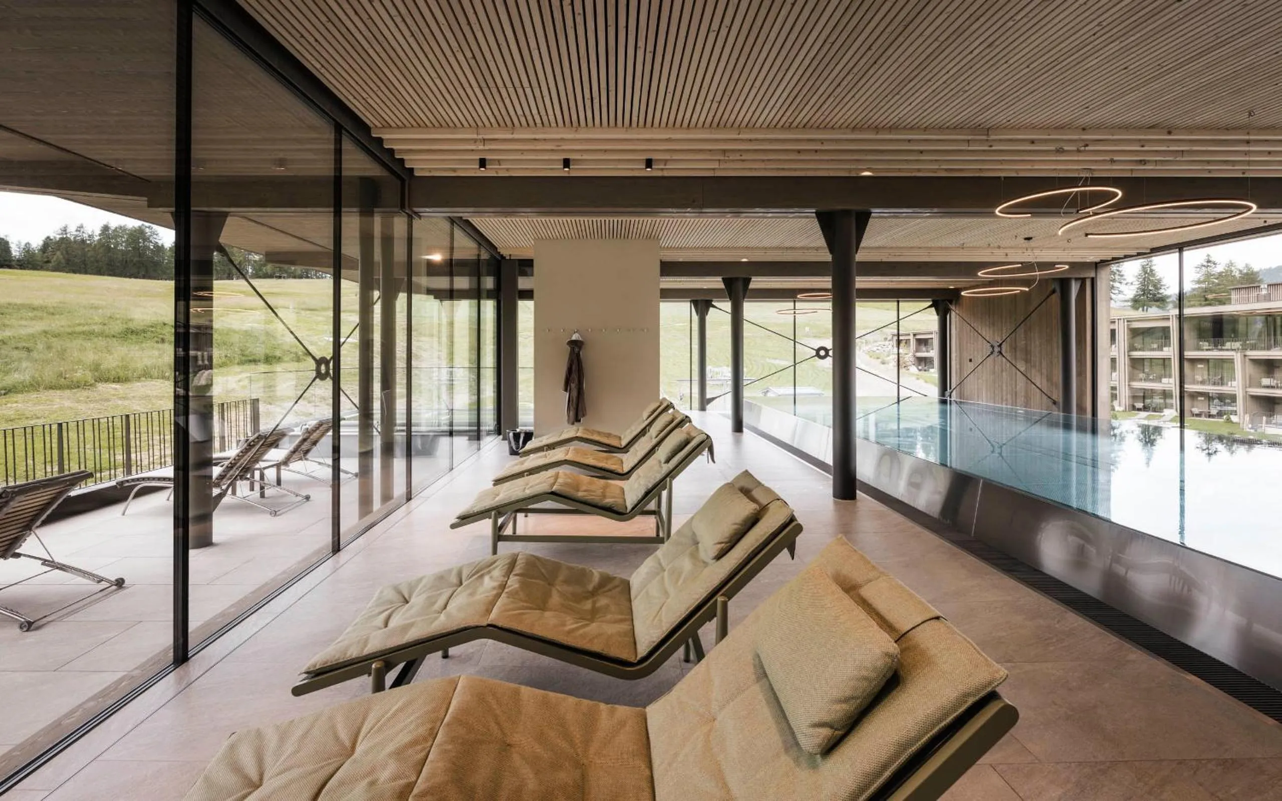 Swimming pool in Cendevaves Alpine Silence