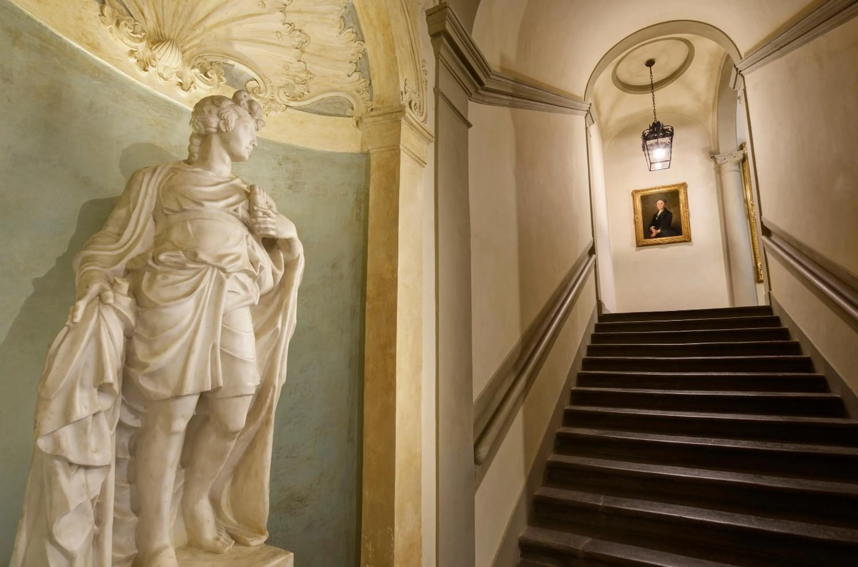 furniture in Palazzo Vecchietti - Residenza D'Epoca