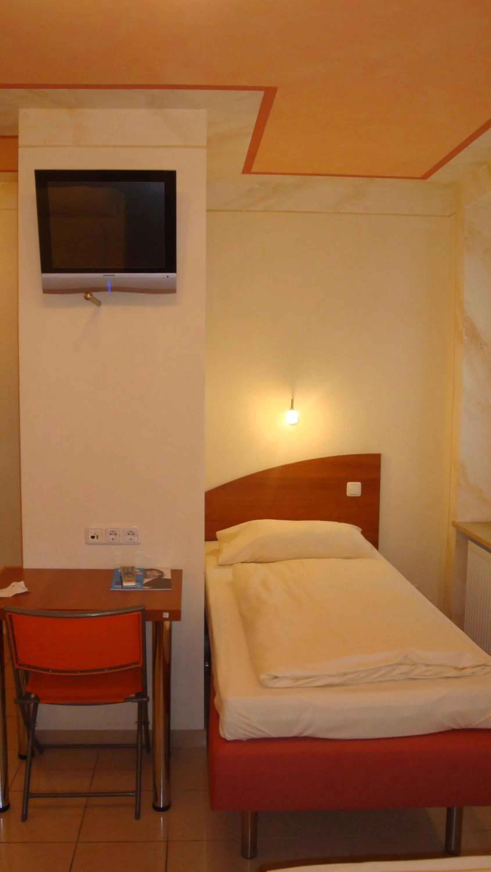 Photo of the whole room, Bed in StadtHotel Passau