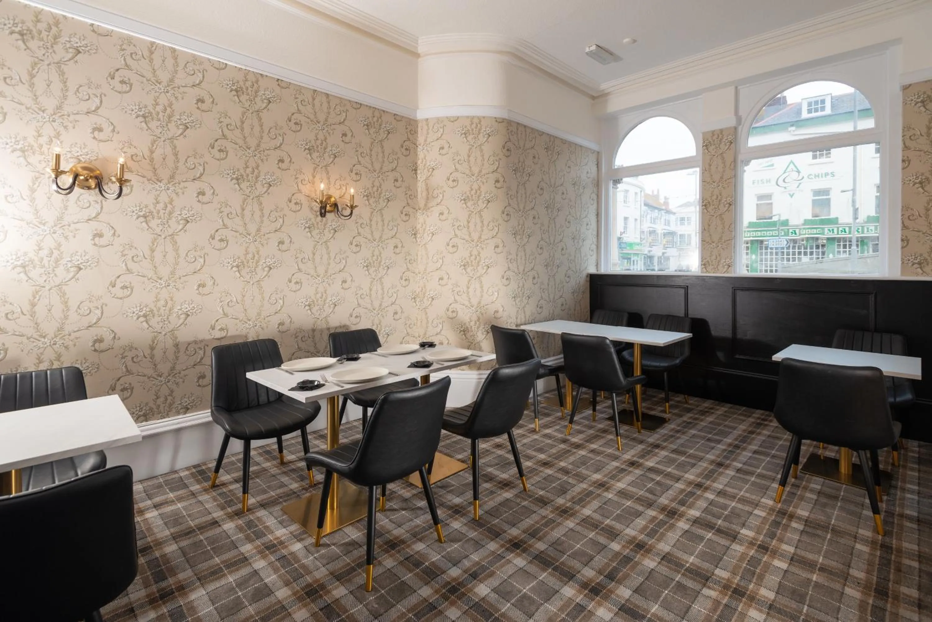 Restaurant/places to eat in The Crown Hotel