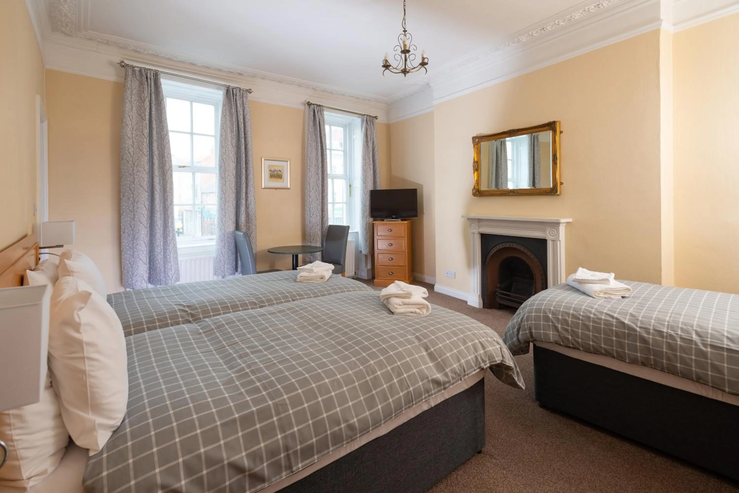 Photo of the whole room, Bed in The Crown Hotel