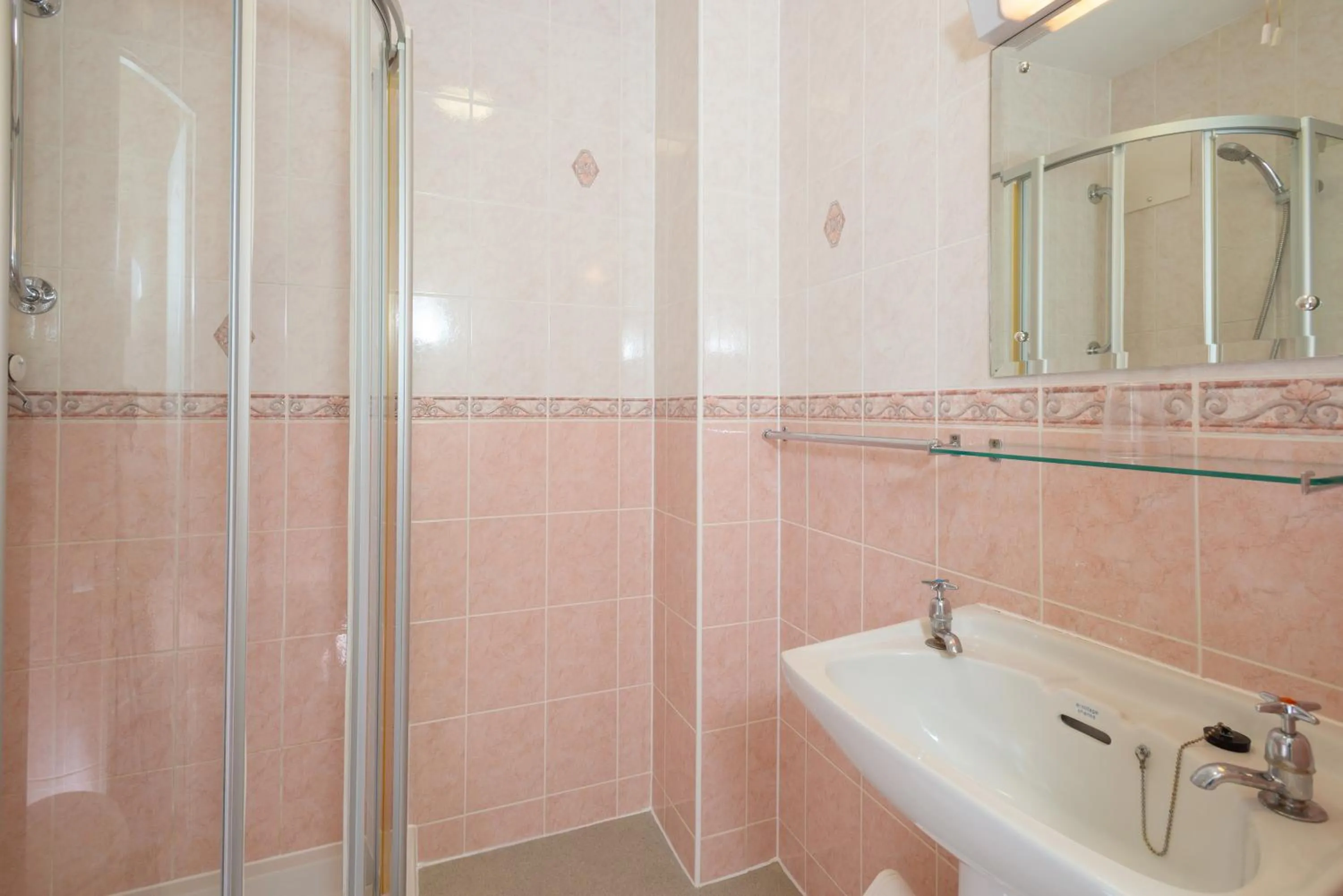 Bathroom in The Crown Hotel