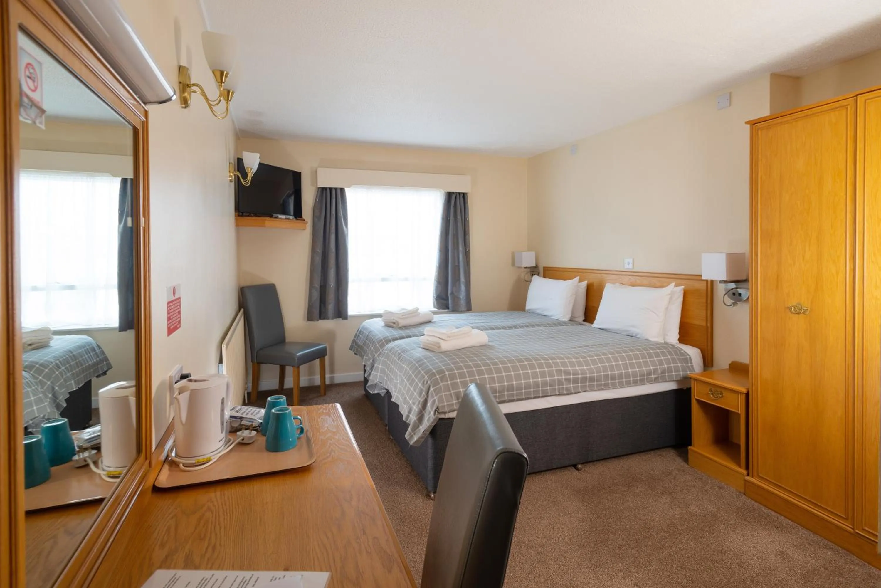 Bedroom, Bed in The Crown Hotel