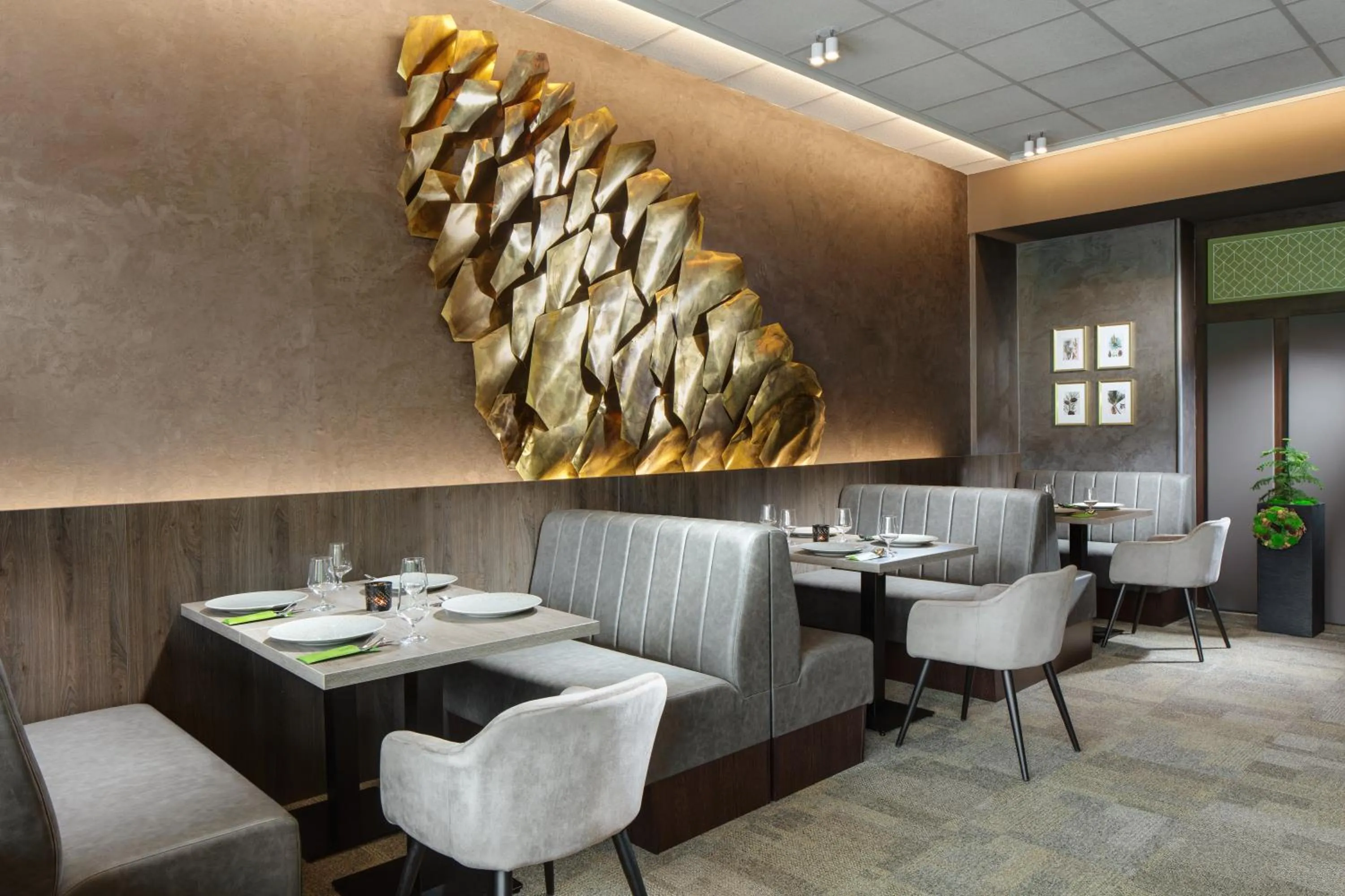 Restaurant/places to eat in Pinia Hotel & Resort