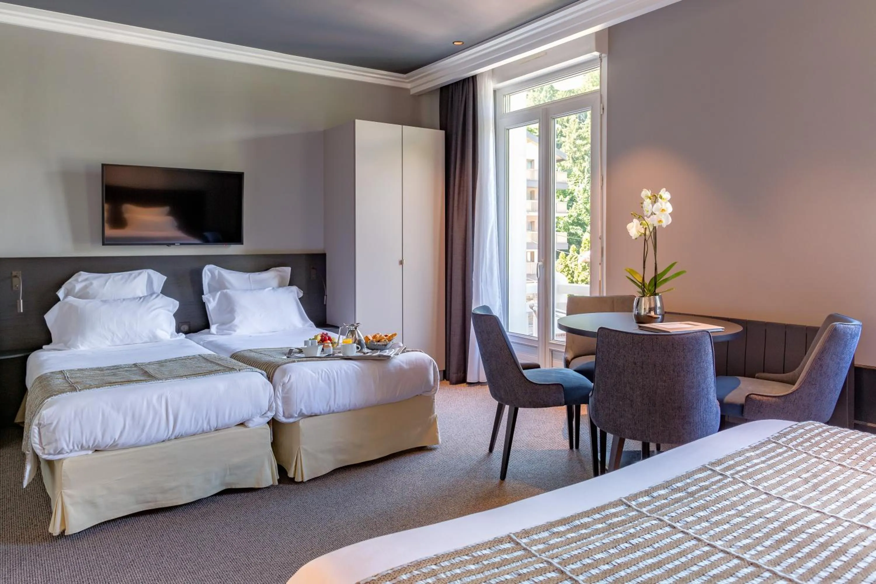 Photo of the whole room, Bed in Golf Hôtel