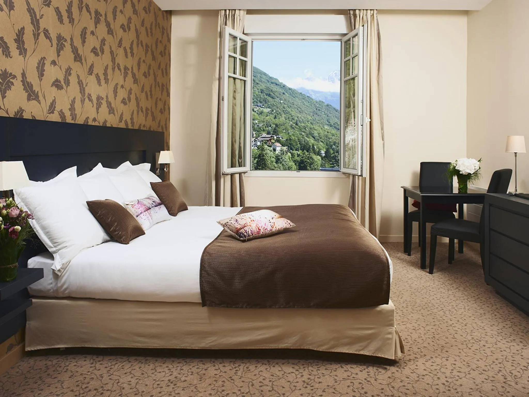 Bedroom, Bed in Golf Hôtel