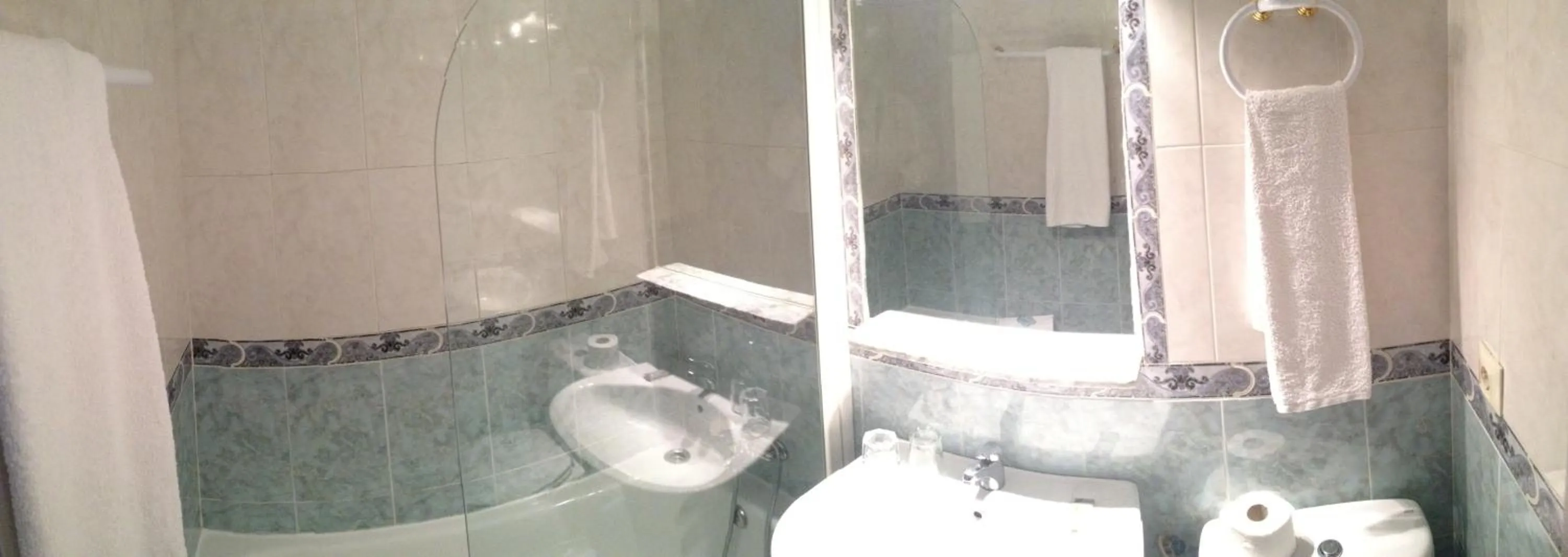 Bathroom in Hostal La Estación